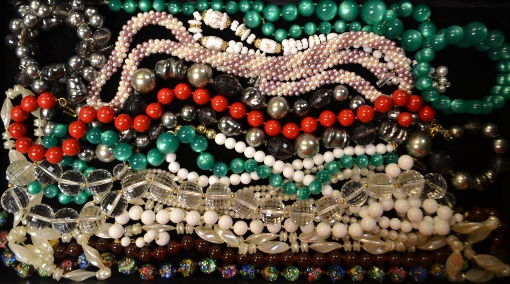 Tray of Beaded Costume Necklaces & Bracelets: Tray of Beaded Costume Necklaces & Bracelets