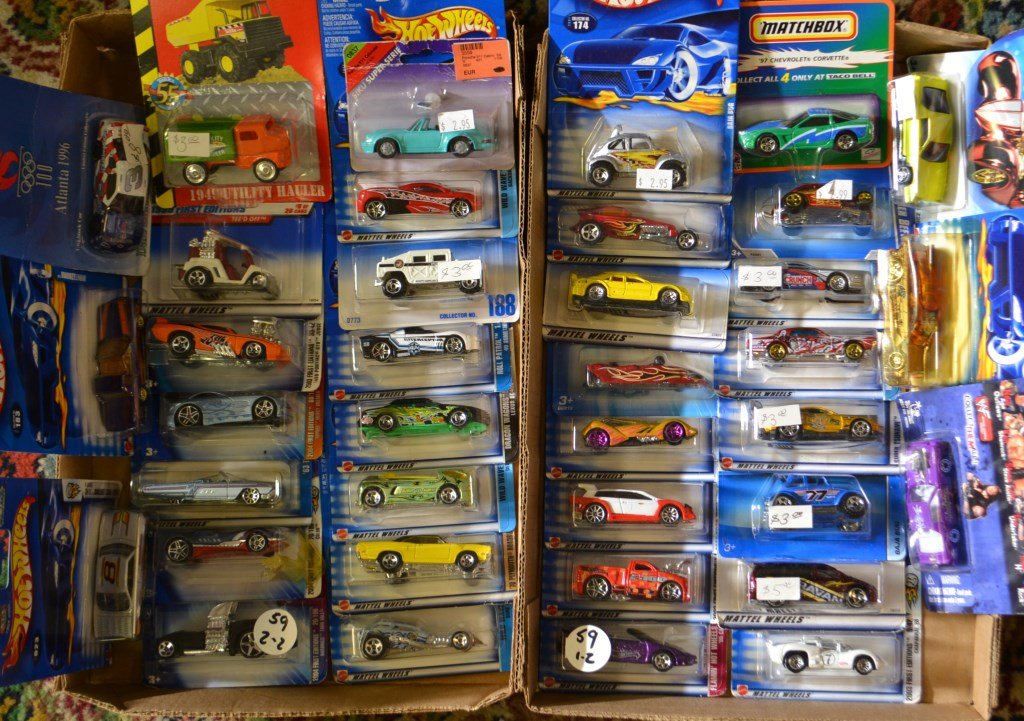 37 Hot Wheels, Match Box, Tonka, Die Cast Cars: Approx. 35 New Old Stock Most in Original Card Back Bubble Displays Tonka, Hot Wheels, Match Box etc.