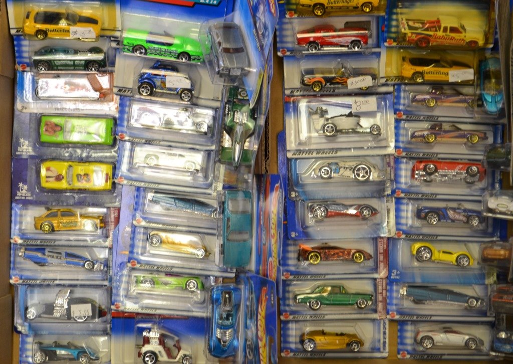 Approx 45 Hot Wheels Die Cast Cars: Approx 45 Hot Wheels Die Cast Cars in Original Card Back Bubble Displays