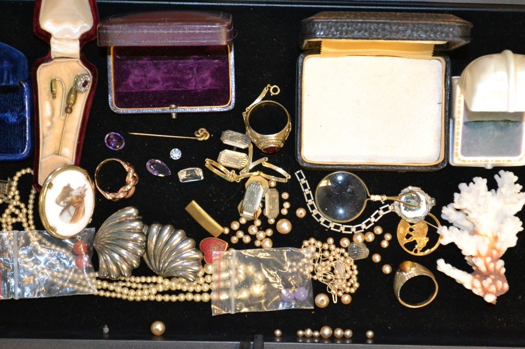 Misc. Lot of Various Jewelry Items: Misc. Lot of Various Jewelry Items including: rings, Stranf od Faux Pearls, Pins, Cufflinks, Ring Boxes, Etc.