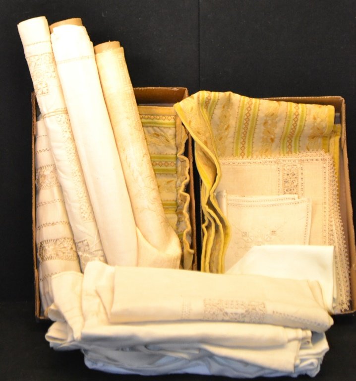 Collection of Late 19th/20th C table Linens (1 of 2)