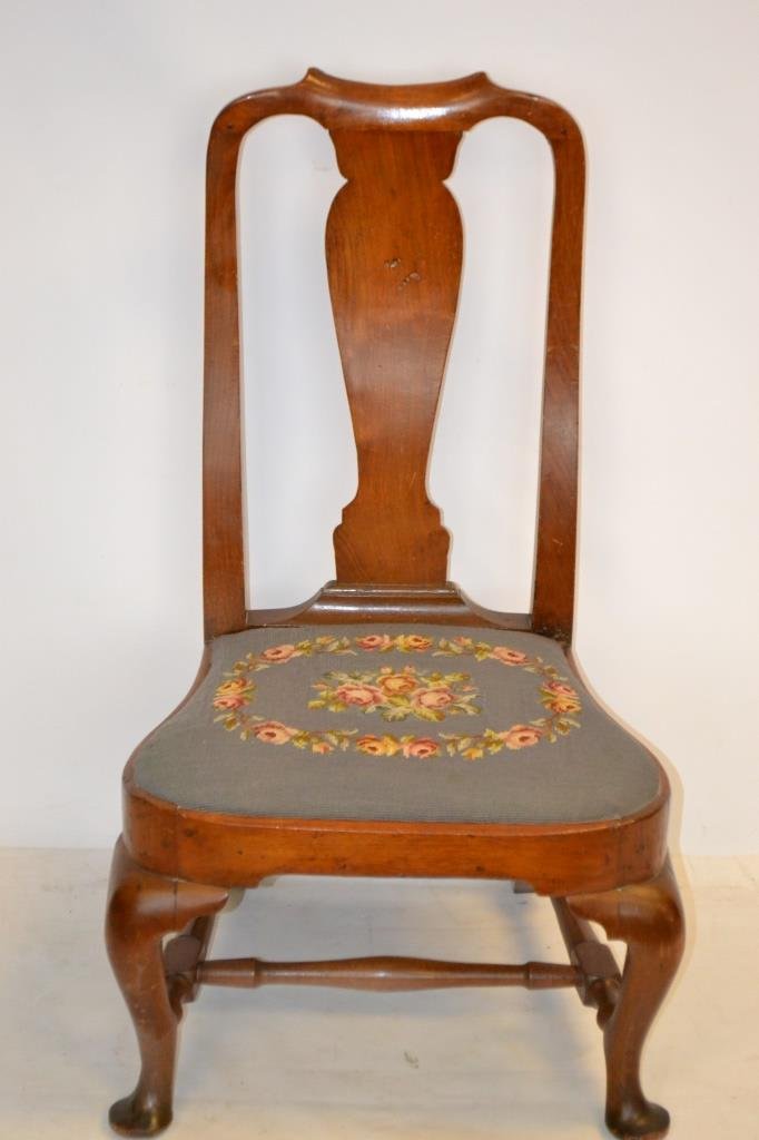 18th C Queen Anne Slipper Chair: 18th C Queen Anne Slipper Chair