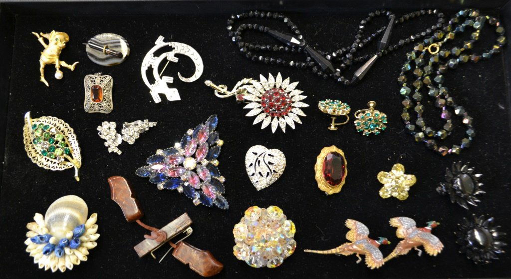 Costume Jewelry Lot: Costume Jewelry Lot, includes Bucherer, elf pin, agate pin, sterling lizard pin, jet beads and several pairs of earrings, filigree pendant