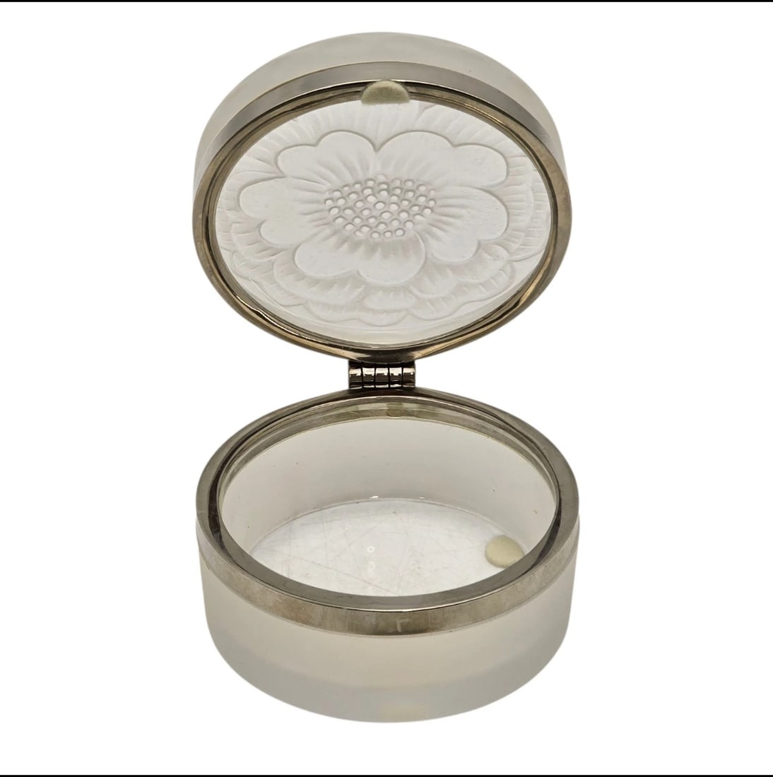 Lalique Crystal Vintage Daphne Trinket Jewelry Powder Box Silver Trim: Lalique Crystal Vintage Daphne Trinket Jewelry Powder Box Silver TrimOrigin: FrancePattern: DaphneNumber of Compartments: 1Shape: RoundOriginal or Reproduction: OriginalColor: ClearMaterial: CrystalIt