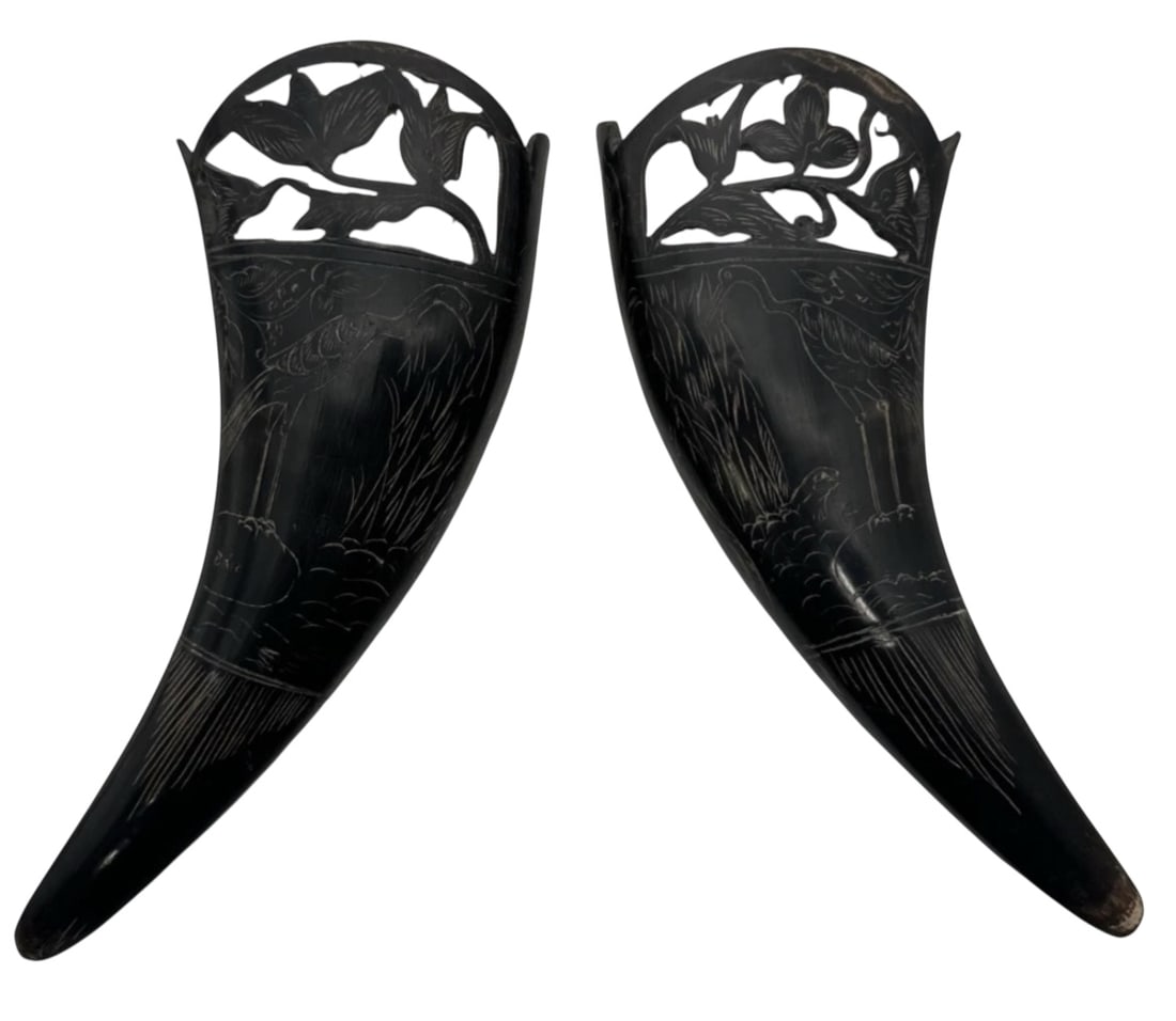 Pair of Vintage Hand-Carved Natural Horn Wall Pockets / Vases – Heron Scene: A striking, mirrored pair of decorative wall pockets meticulously fashioned from genuine polished black horn. These elegant, curved vessels beautifully blend dimensional pierce-carving with fine