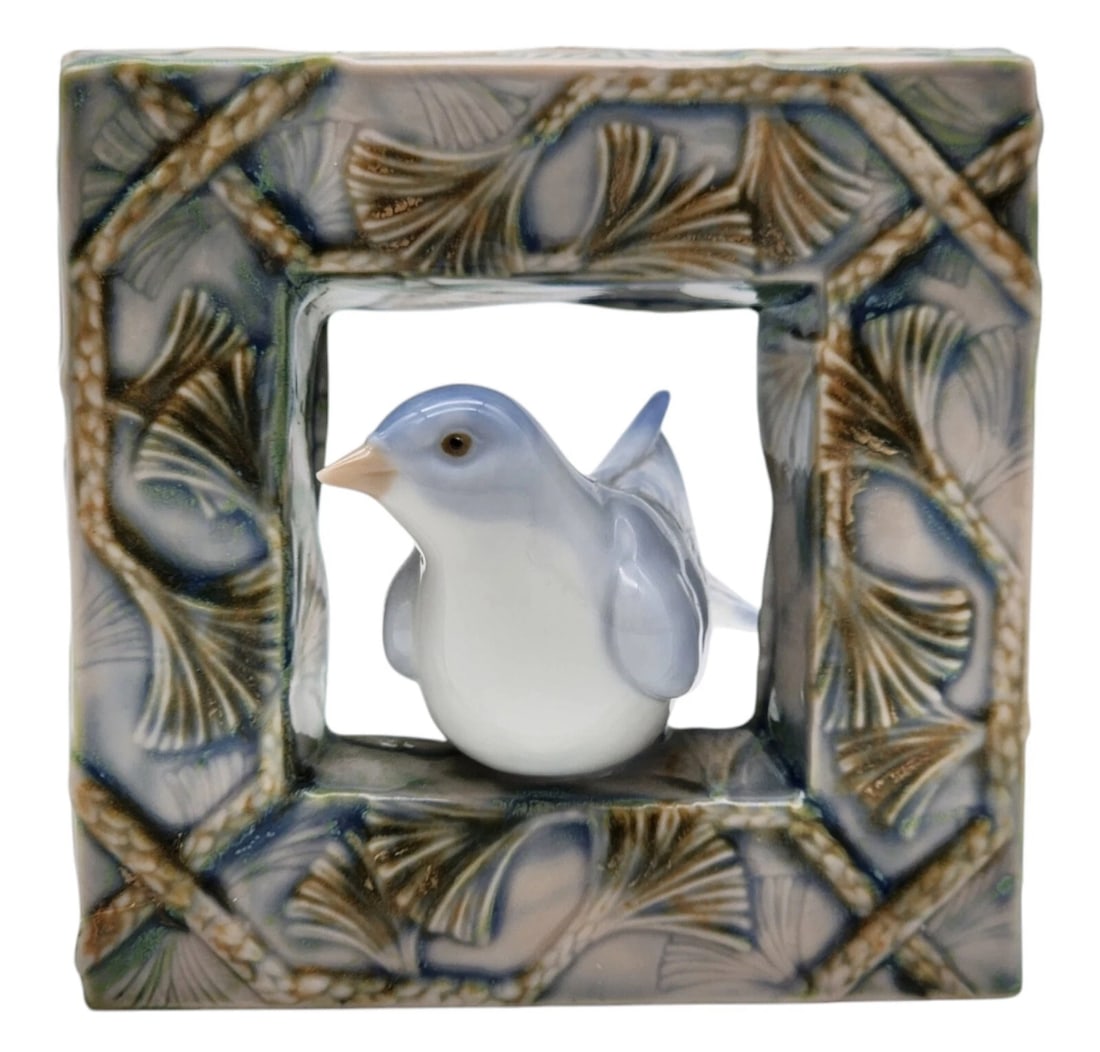 Lladro Retired 8067 Blue Bird Natural Frame Frames: Excellent conditionNo chips or cracks4" tall x 4" wideThis piece features a glossy, softly sculpted pale blue and white songbird gracefully perched inside a substantial, integrated square ceramic fram