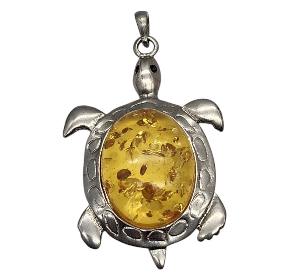 Designer Costume Estate Jewelry Ocean Sea Turtle Amber Silver Tone Pendant LG: Genuine honey-colored Baltic amber cabochon, highly detailed sterling silver turtle setting, rich natural spangles/inclusions, and a sturdy integrated bail.A charming vintage sea turtle pendant crafte