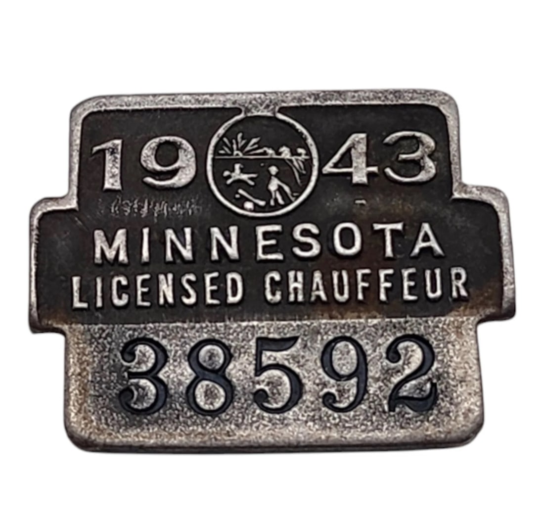Antique Vintage 1943 Minnesota Licensed Chauffeur Badge Pin #38592 Automotive (1 of 3)