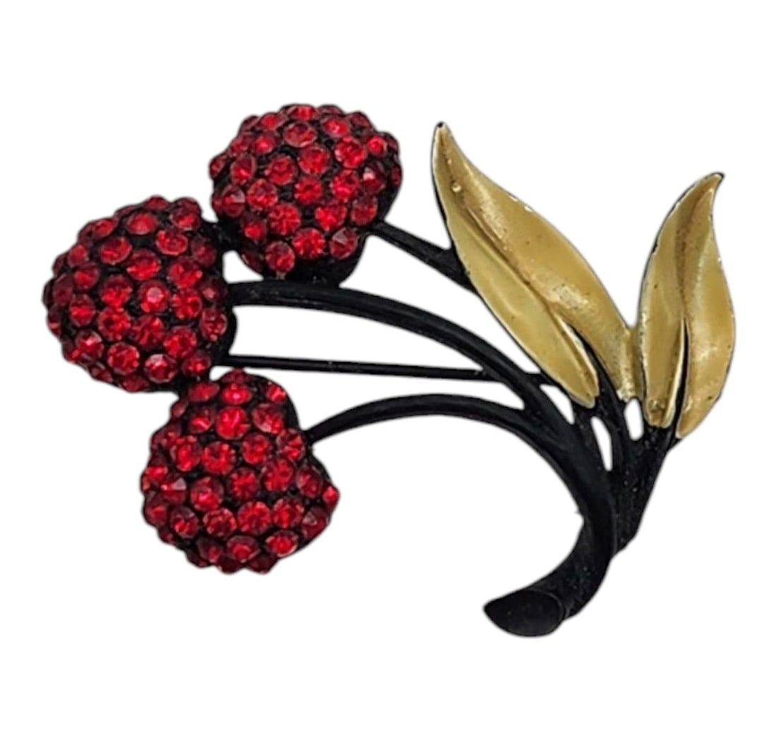 metal Flower Brooch with RED RHINESTONES & Green PAINTED LEAVES Marked JJ: Vintage Red Rhinestone Raspberry/Berry Brooch Pin – Gold Tone & Black EnamelProduct OverviewUp for auction is a beautiful and vibrant Vintage Berry Cluster Brooch Pin. This eye-catching piece featur