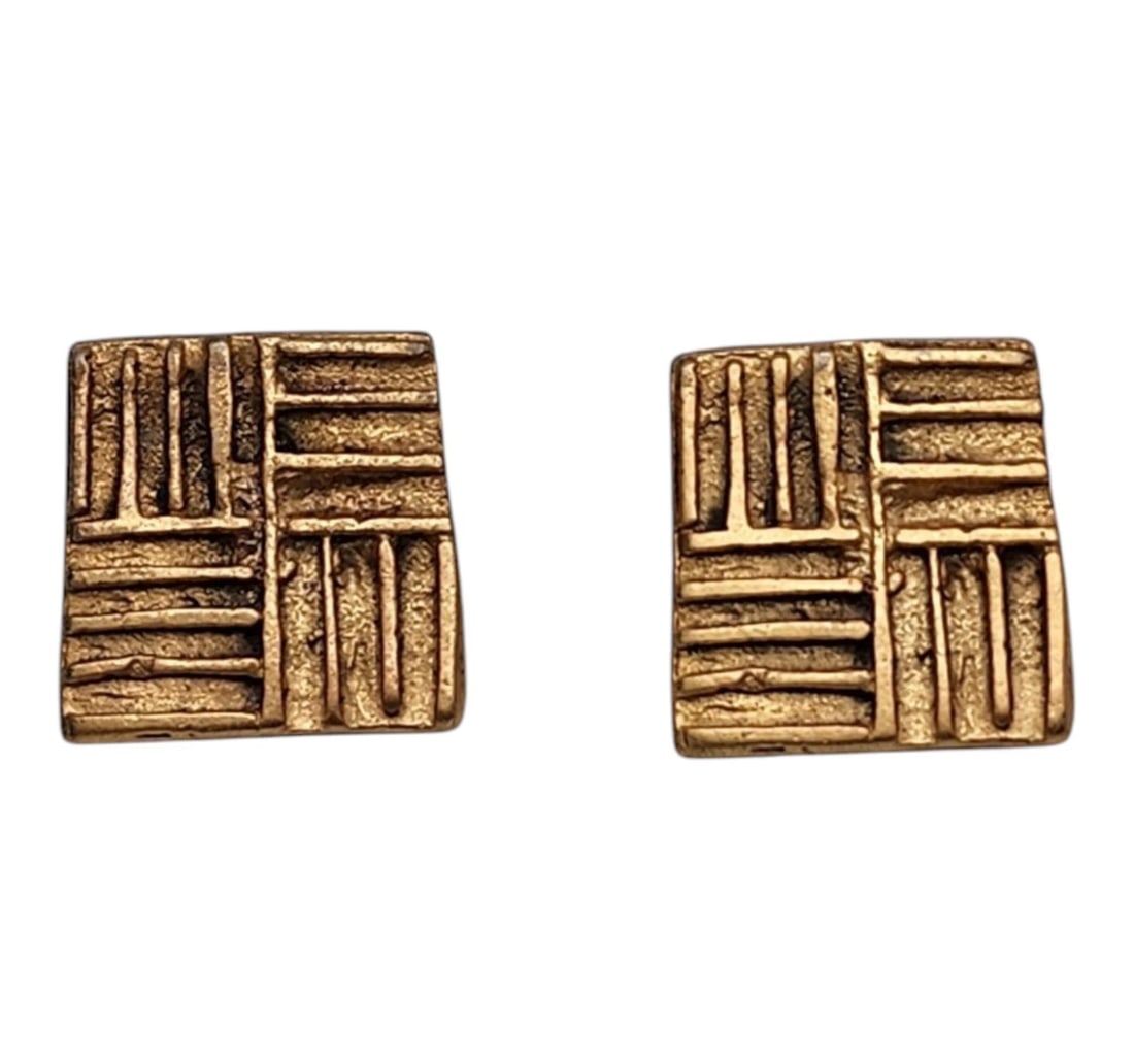 ALVA 7/8" Textured Matte Gold Tone Square Post Earrings 91Y: These statement earrings feature a heavy, textured gold- or bronze-toned finish. The face is divided into a geometric quadrant pattern, with alternating panels of raised horizontal and vertical lines 