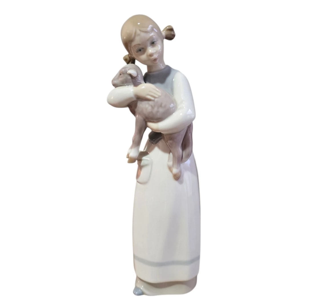 Vintage Lladro “Girl With Lamb" #1010 (1 of 7)