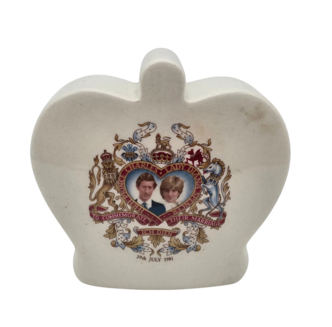 VTG Prince Charles Lady Diana Wedding Porcelain Bank Arthur Wood July 29 1981: Celebrate British royal history with this unique crown-shaped ceramic commemorative decanter. Issued to honor the marriage of Prince Charles and Lady Diana Spencer on July 29th, 1981, it features a ce
