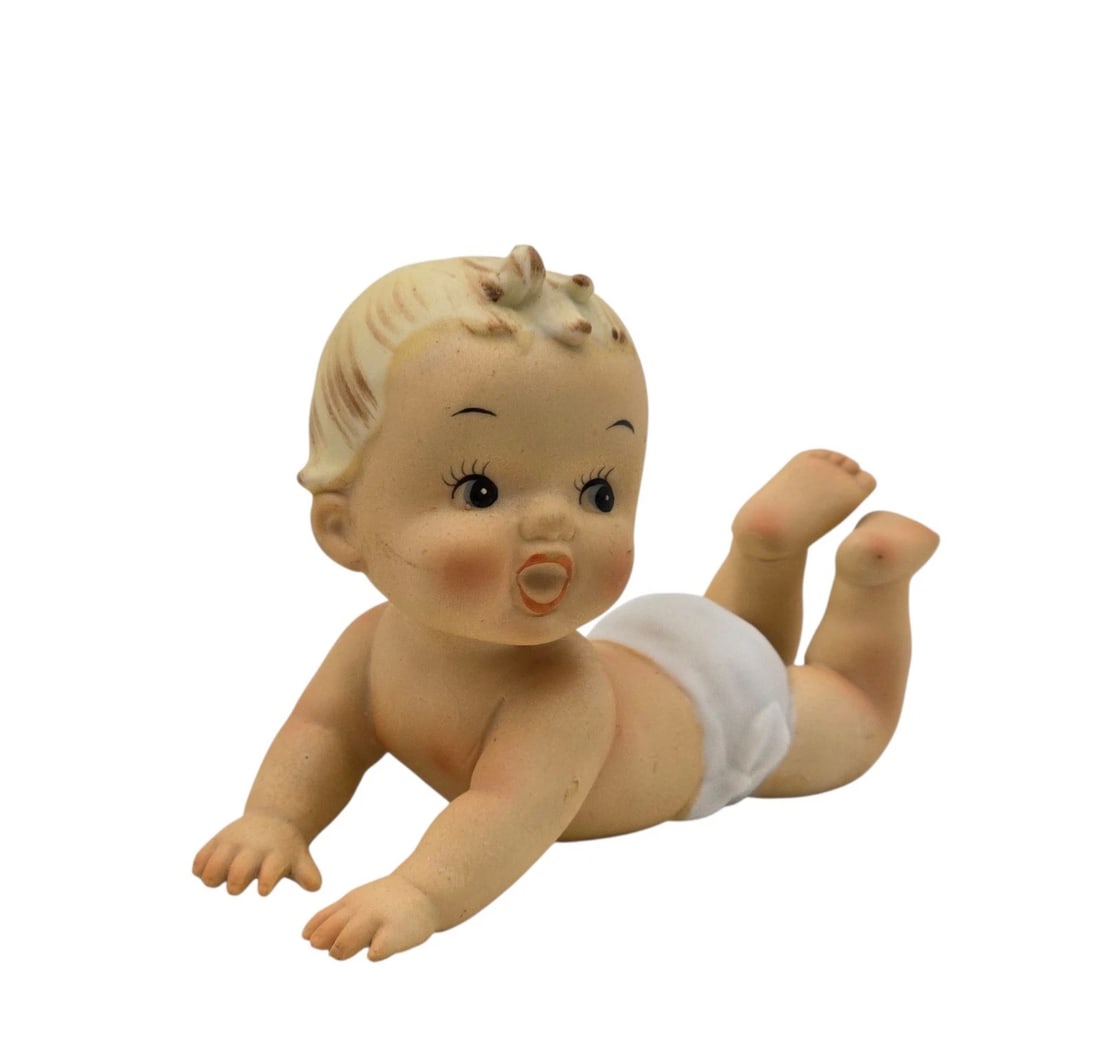 Norcrest Piano Baby Kewpie Doll Figurine VTG Bisque Porcelain Japan N3149: Whimsical mid-century vintage hand-painted bisque porcelain baby figurine. Features a wide-eyed, expressive expression with painted eyelashes, rosy cheeks, and an open, surprised mouth. Modeled in a p