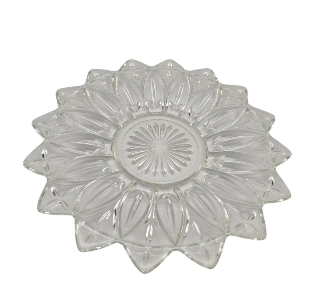 Vintage Federal Glass Pointed Edge 11.5" Dish Flower Petal Design Starburst EUC (1 of 3)
