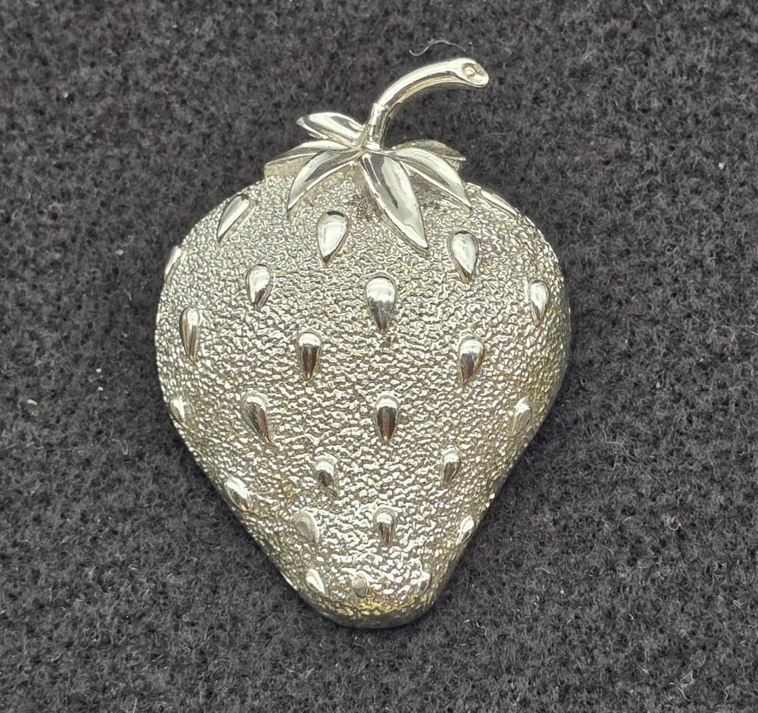 Vintage Sarah Coventry Silver Tone Strawberry Brooch Textured Finish Brooch (1 of 3)