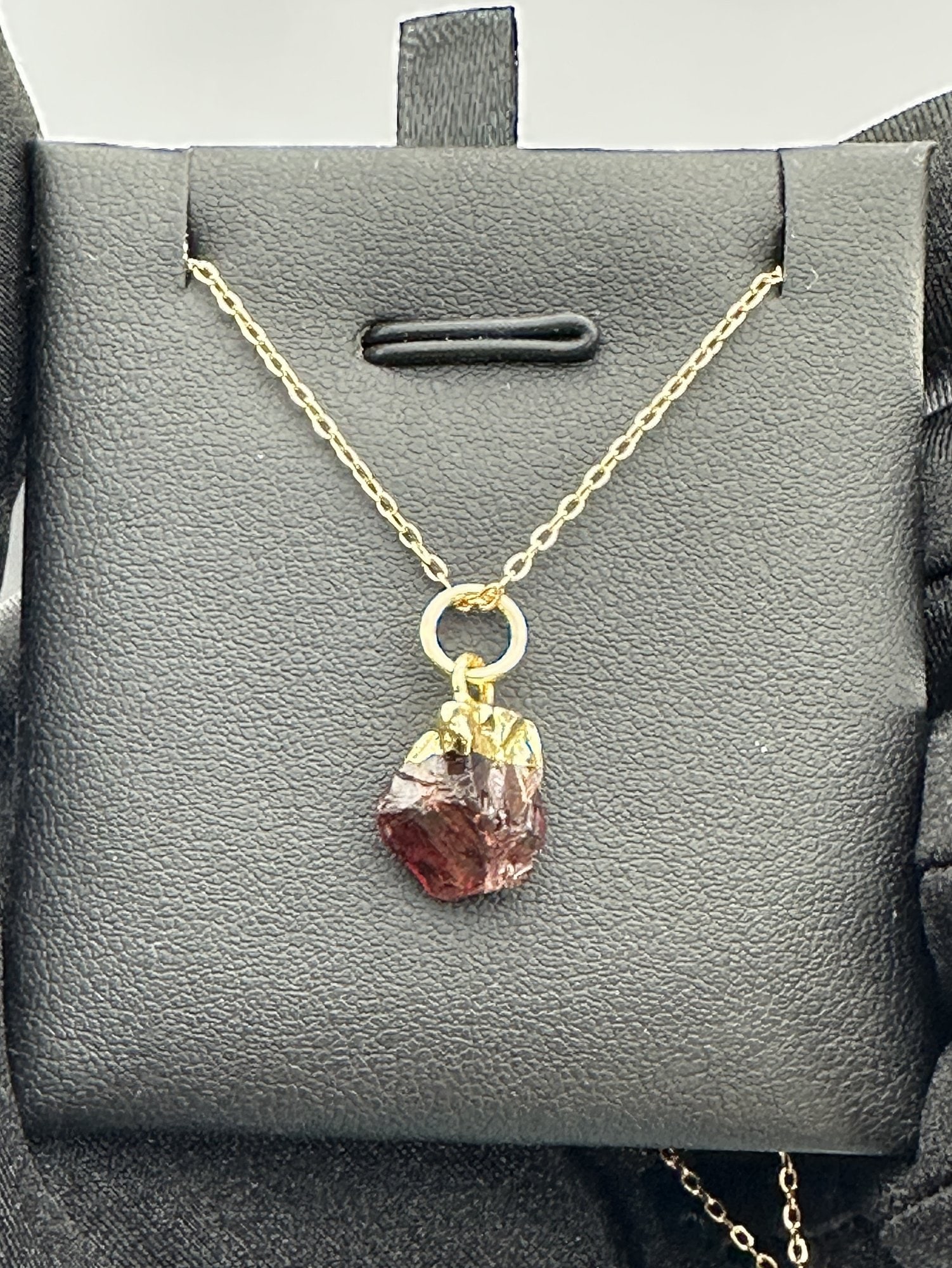Garnet Necklace 925 Silver-Tone, Gold-Plated, Natural Raw Gemstone: Please refer to the title and photos for the item description and details. If you have any questions, please do not hesitate to contact us before placing your bid. We offer combined in-house shipping 