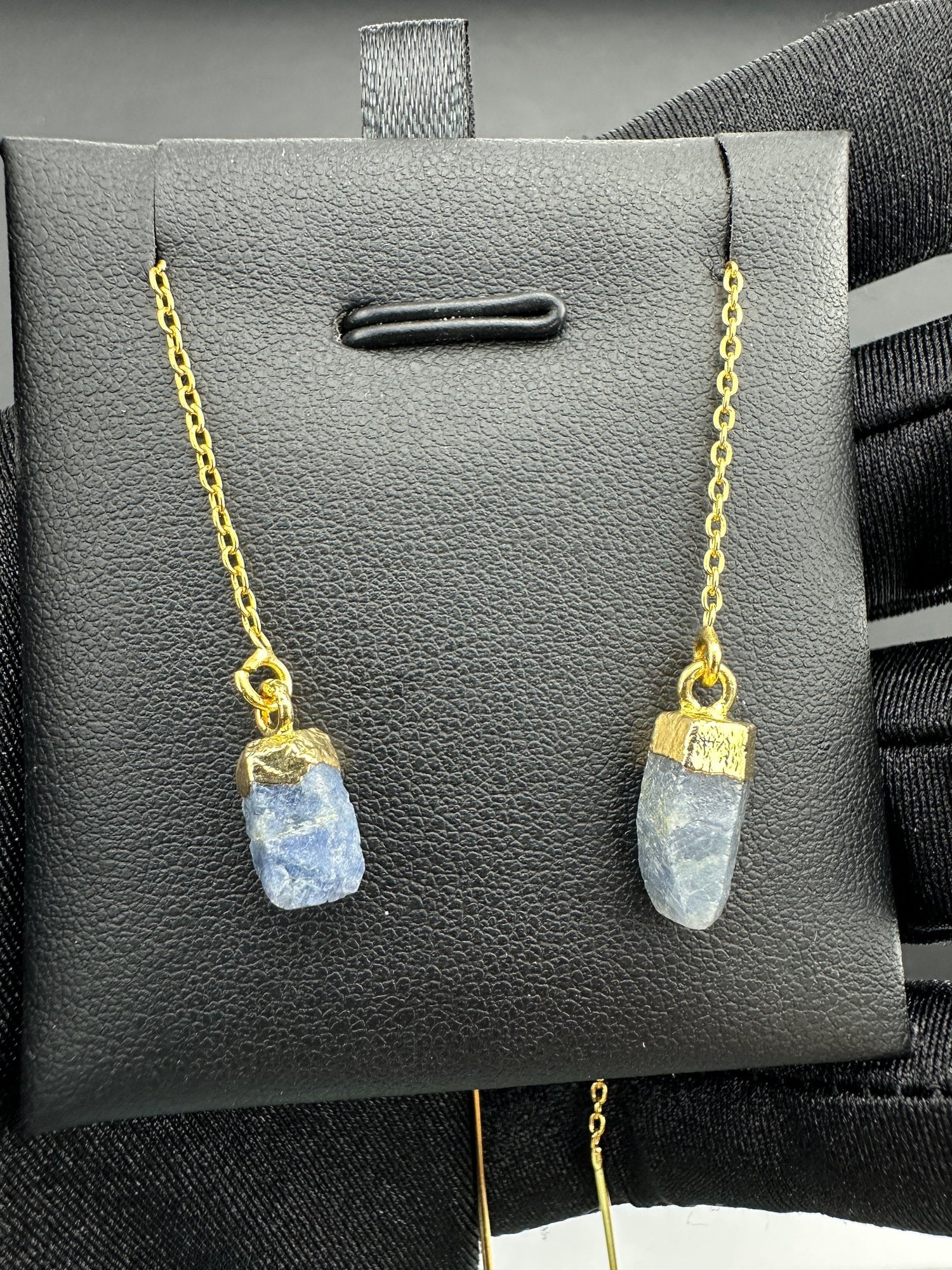 Earrings 925 Silver-Tone, Gold-Plated, Natural Raw Blue Sapphire Gemstone: Please refer to the title and photos for the item description and details. If you have any questions, please do not hesitate to contact us before placing your bid. We offer combined in-house shipping 