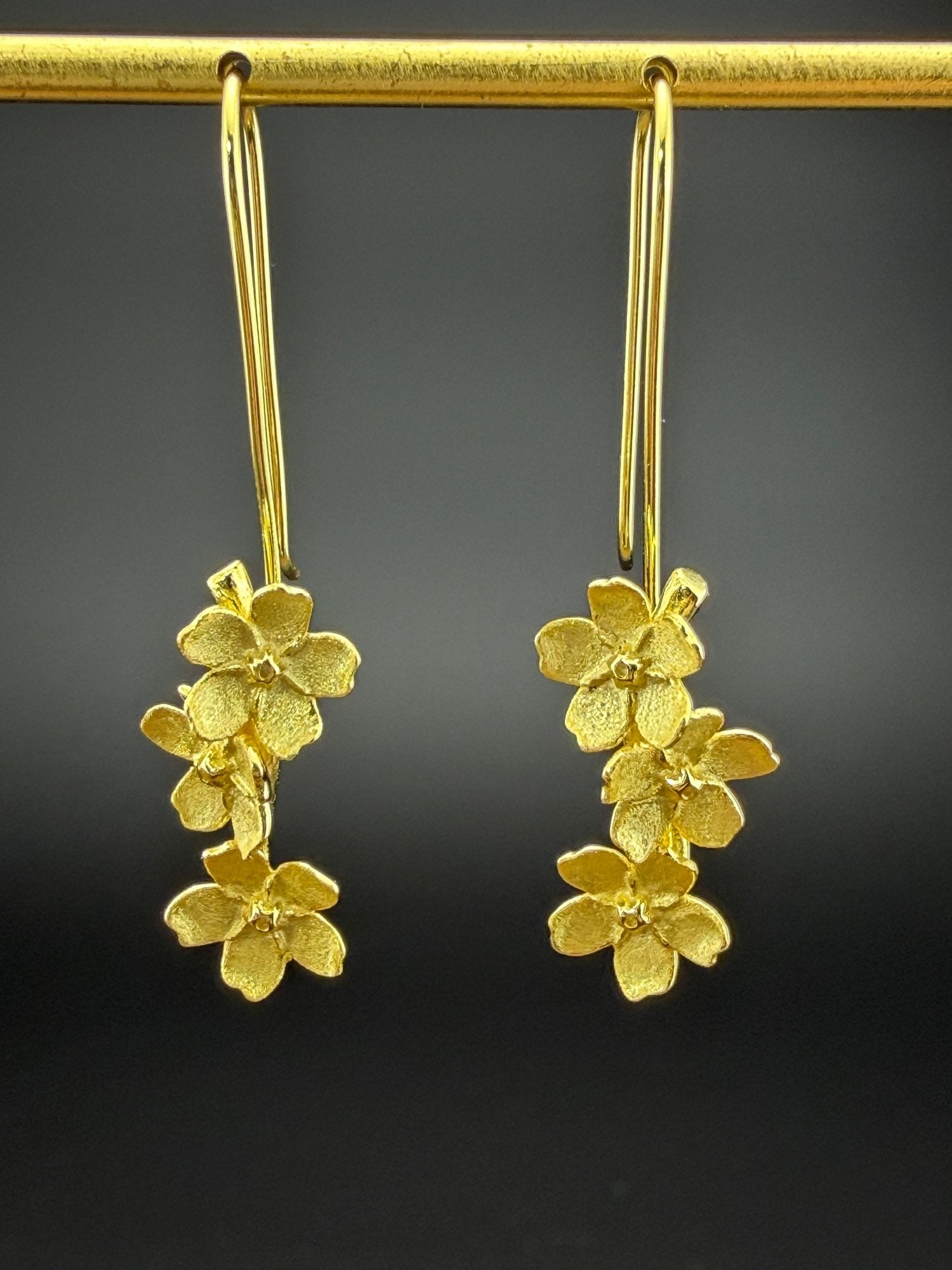 Dangle Earrings Brand New Solid 925 Sterling Silver Stamped Gold Electroplated: Please refer to the title and photos for the item description and condition. If you have any questions, please do not hesitate to contact us before placing your bid.We offer combined in-house shipping