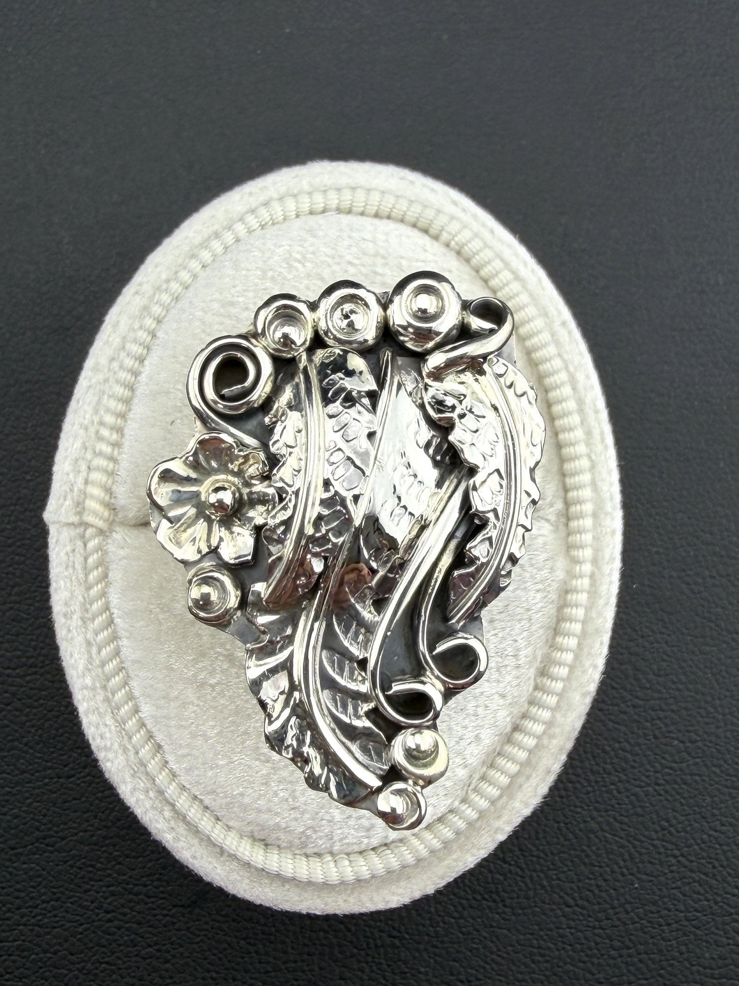 Collectable Signed Zuni Artist, Henry Yawakia HBY Designer 925 Sterling Silver Leaves Ring- Brand