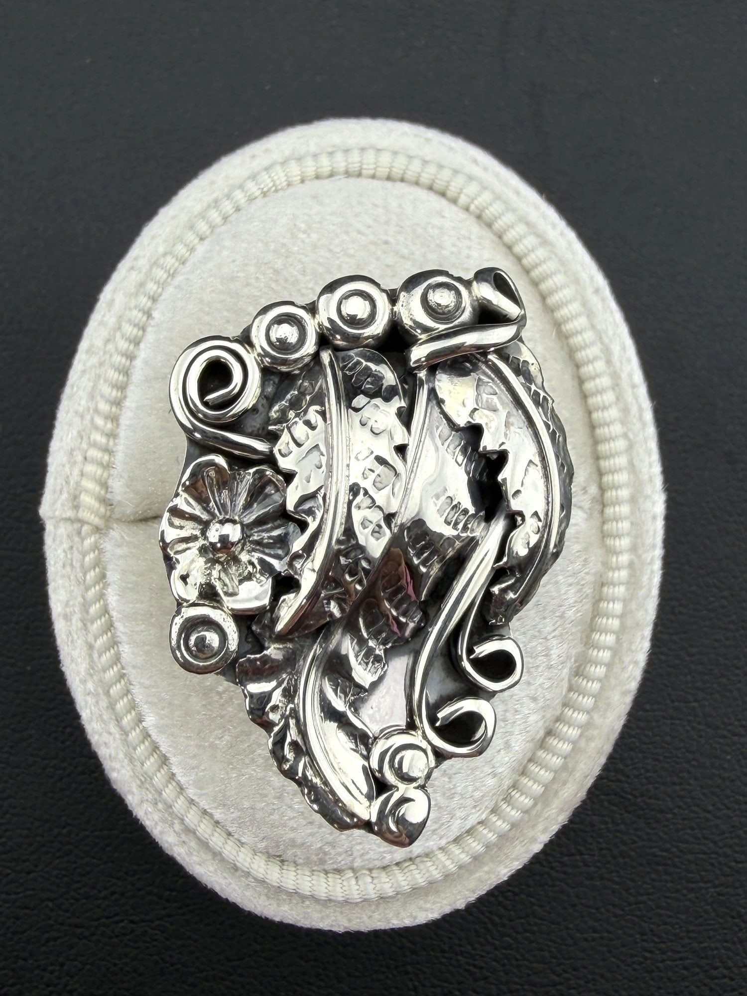 Collectable Signed Zuni Artist, Henry Yawakia HBY Designer 925 Sterling Silver Leaves Ring- Brand