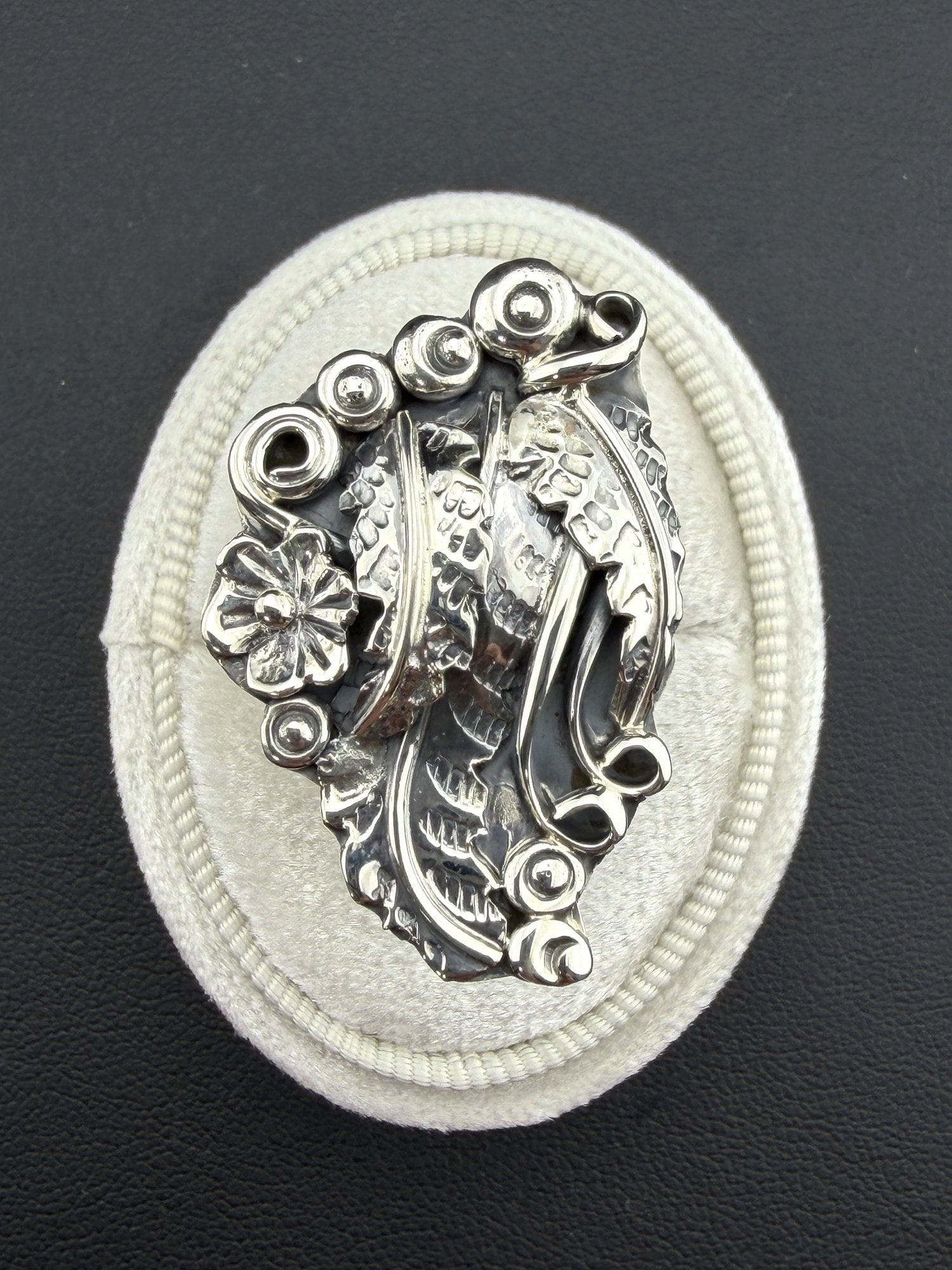 Collectable Signed Zuni Artist, Henry Yawakia HBY Designer 925 Sterling Silver Leaves Ring- Brand