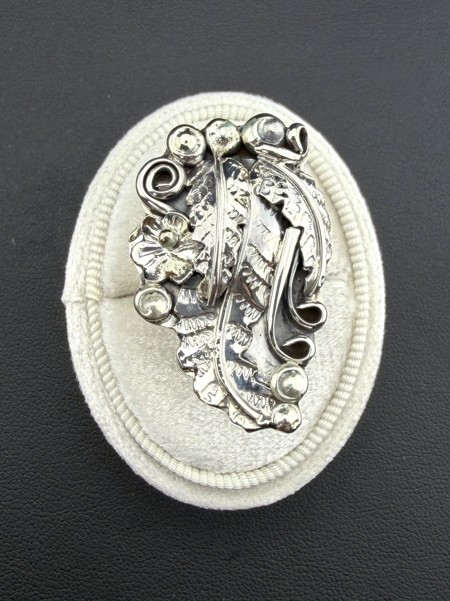 Collectable Signed Zuni Artist, Henry Yawakia HBY Designer 925 Sterling Silver Leaves Ring- Brand