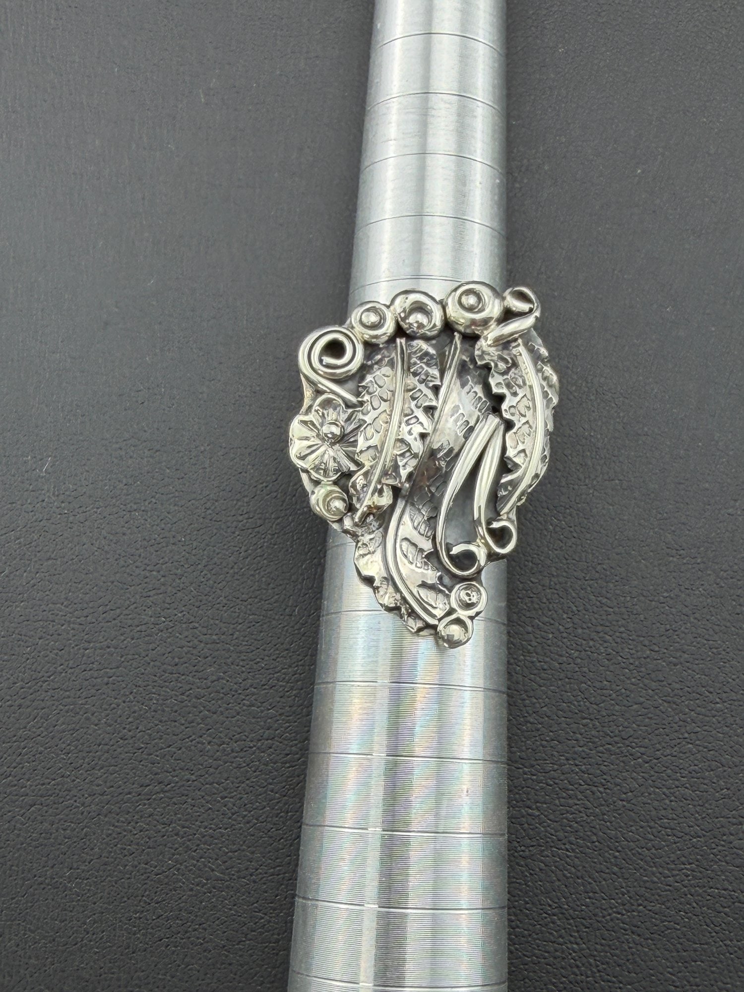 Collectable Signed Zuni Artist, Henry Yawakia HBY Designer 925 Sterling Silver Leaves Ring- Brand