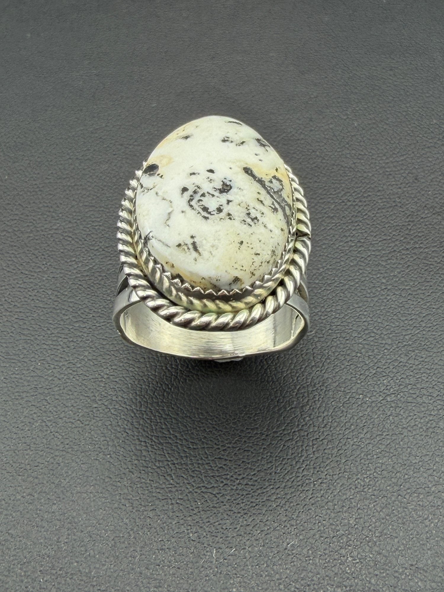Collectable Signed Running Bear Native American Designer 925 Sterling Silver White Buffalo Turquoise: Please refer to the title and photos for the item description and condition. If you have any questions, please do not hesitate to contact us before placing your bid.We offer combined in-house shipping