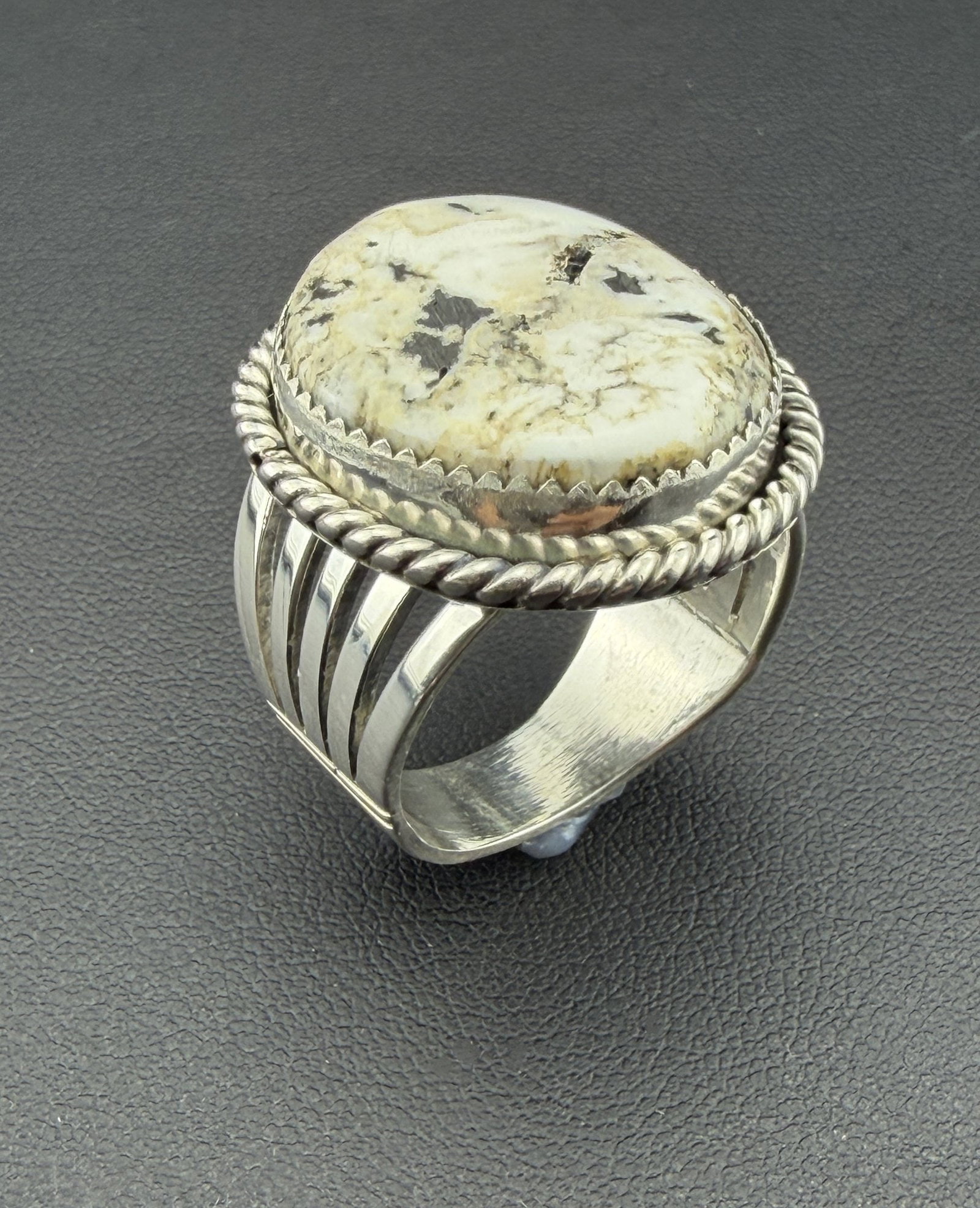 Collectable Signed Running Bear Native American Designer 925 Sterling Silver White Buffalo Turquoise: Please refer to the title and photos for the item description and condition. If you have any questions, please do not hesitate to contact us before placing your bid.We offer combined in-house shipping