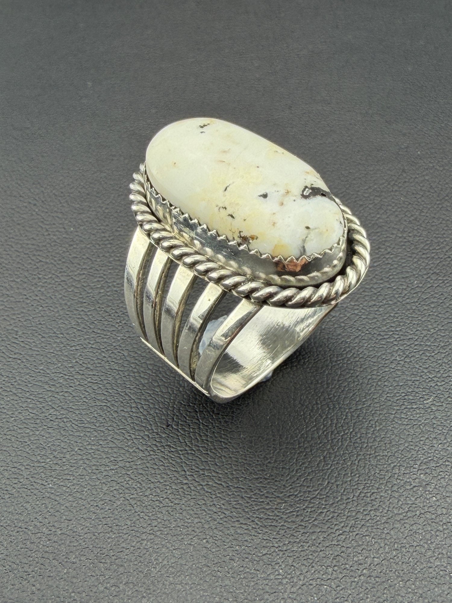 Collectable Signed Running Bear Native American Designer 925 Sterling Silver White Buffalo Turquoise: Please refer to the title and photos for the item description and condition. If you have any questions, please do not hesitate to contact us before placing your bid.We offer combined in-house shipping