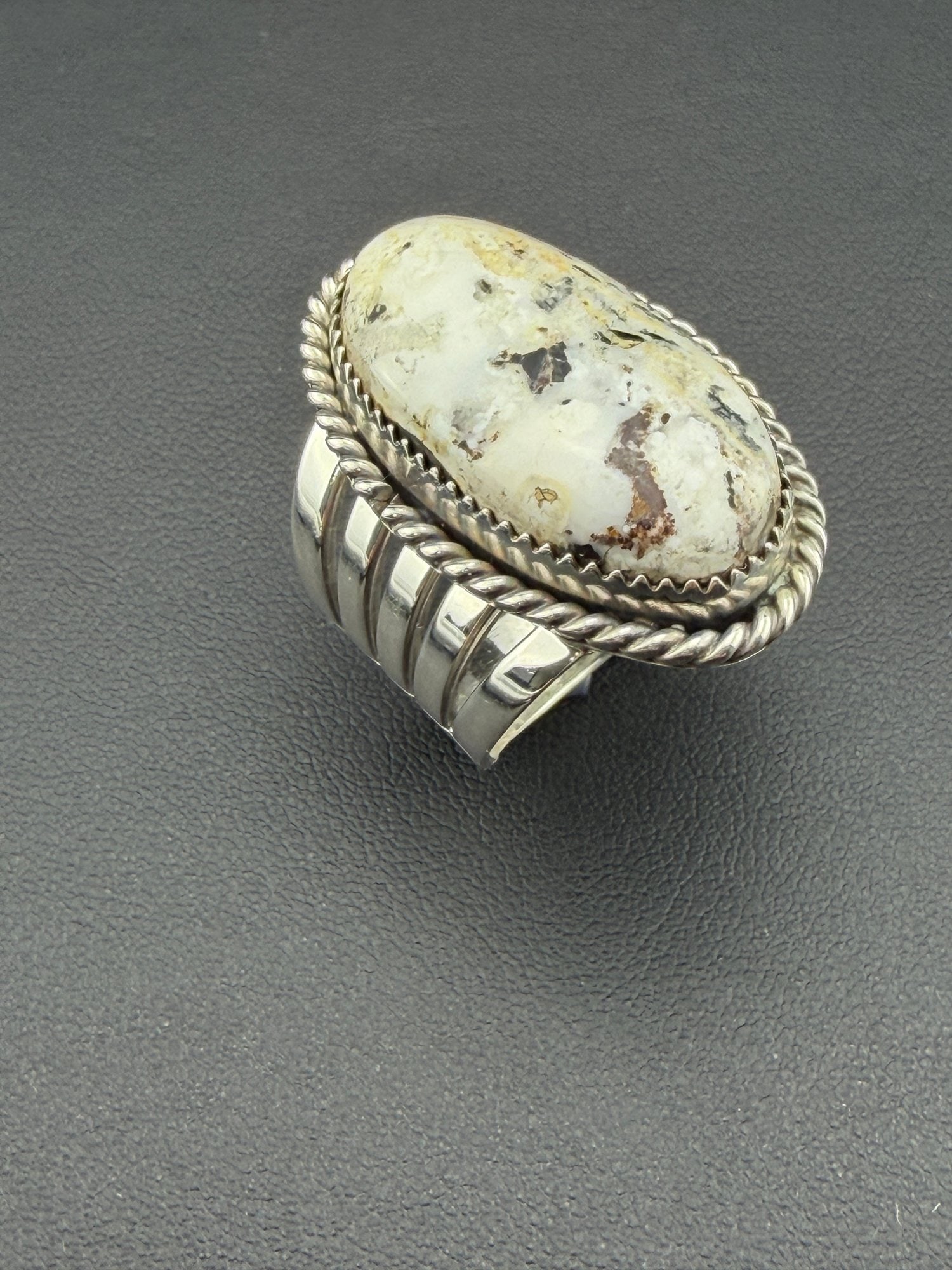 Collectable Signed Running Bear Native American Designer 925 Sterling Silver White Buffalo Turquoise: Please refer to the title and photos for the item description and condition. If you have any questions, please do not hesitate to contact us before placing your bid.We offer combined in-house shipping