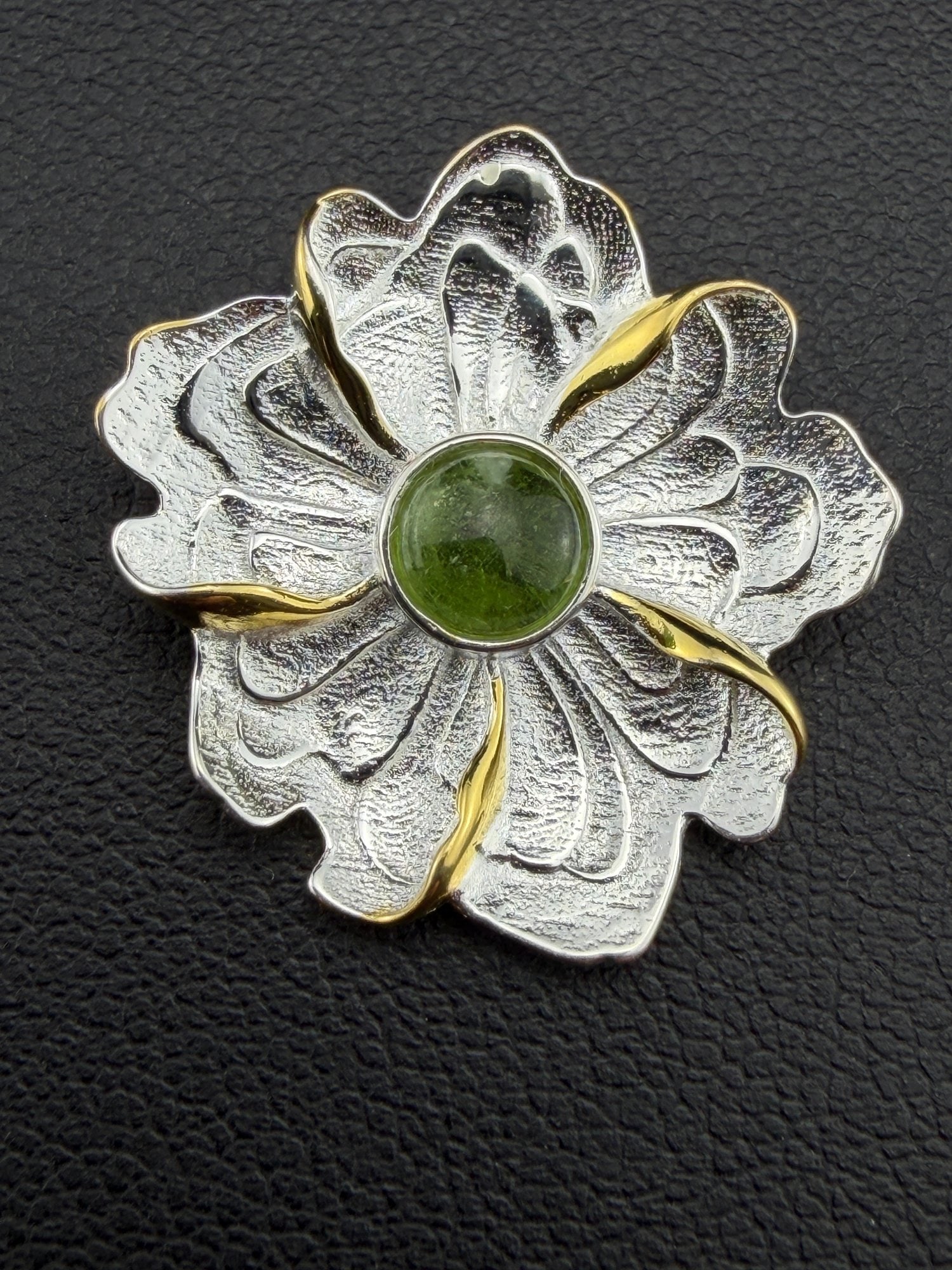 Green Tourmaline Pendant Brand New Solid 925 Sterling Silver Stamped Gold Electroplated: Please refer to the title and photos for the item description and condition. If you have any questions, please do not hesitate to contact us before placing your bid.We offer combined in-house shipping