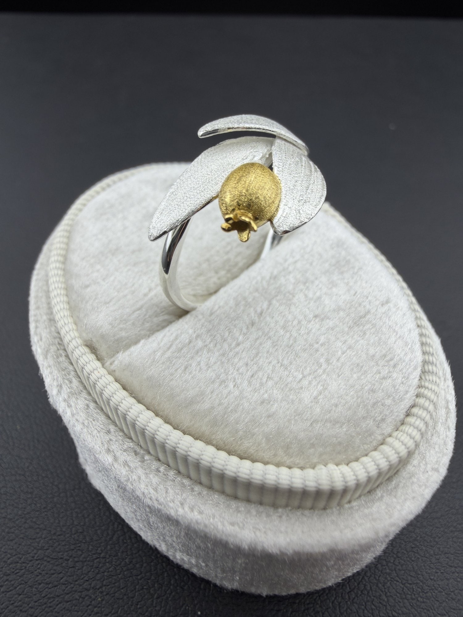 Ring Brand New Solid 925 Sterling Silver Stamped Gold Electroplated-Adjustable Size: Please refer to the title and photos for the item description and condition. If you have any questions, please do not hesitate to contact us before placing your bid.We offer combined in-house shipping