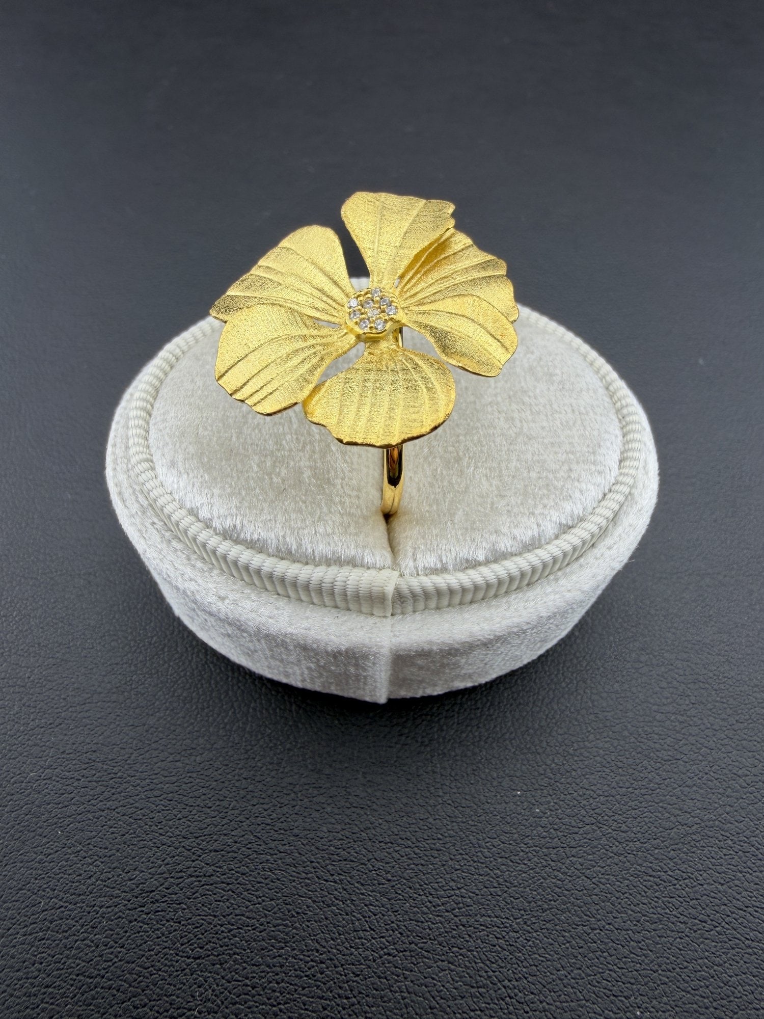 Zirconia Adjustable Ring Brand New Solid 925 Sterling Silver Stamped Gold Electroplated: Please refer to the title and photos for the item description and condition. If you have any questions, please do not hesitate to contact us before placing your bid.We offer combined in-house shipping