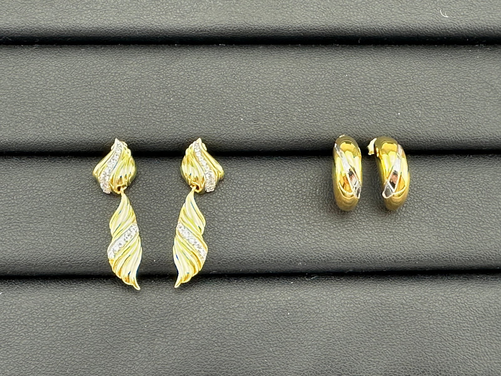 Brand New Earrings 925 Sterling Silver Stamped Zirconia: Please refer to the title and photos for the item description and condition. If you have any questions, please do not hesitate to contact us before placing your bid.We offer combined in-house shipping