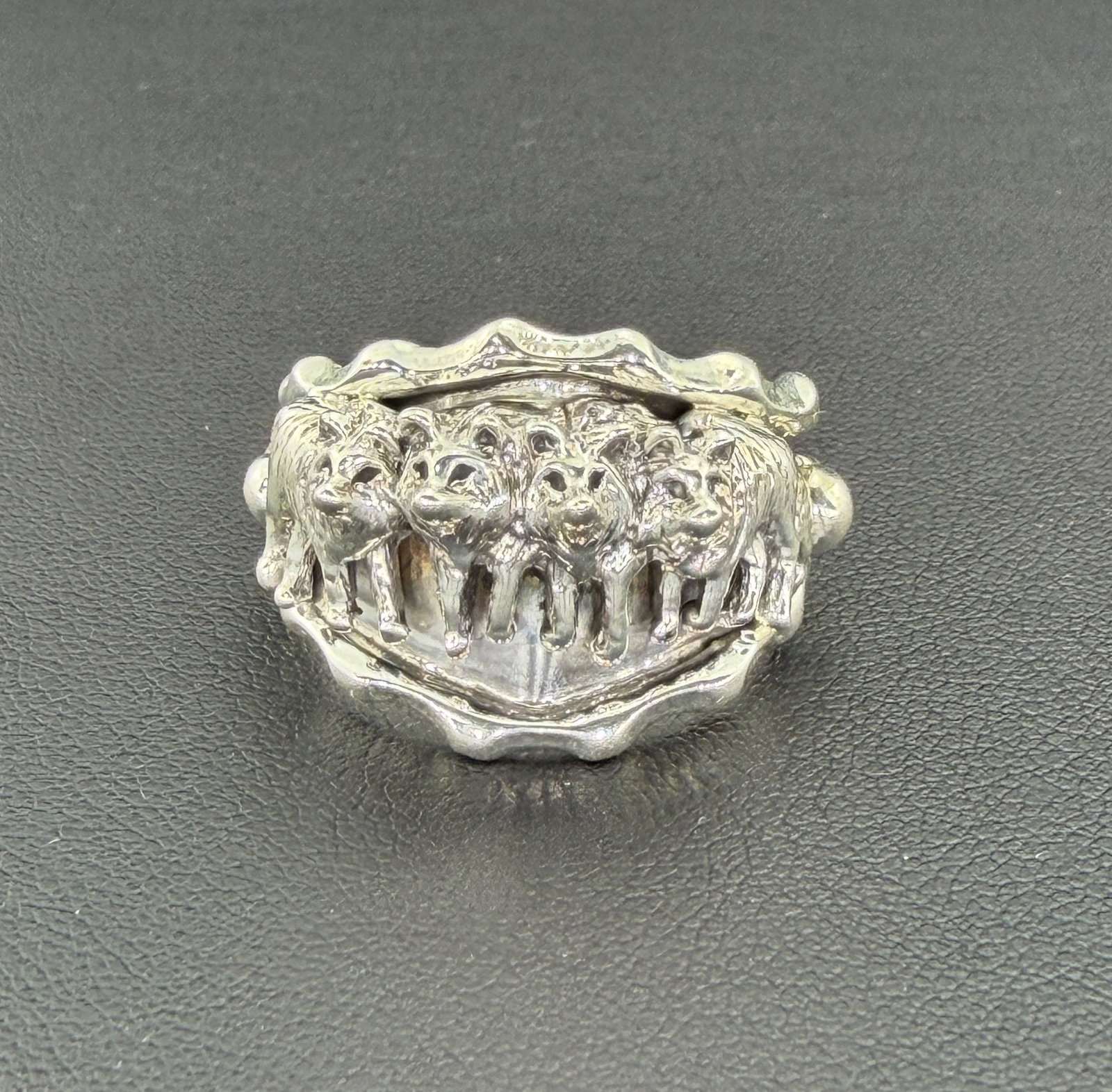 Signed Running Bear Native American Designer 925 Sterling Silver Pack Of Wolves Ring Brand New