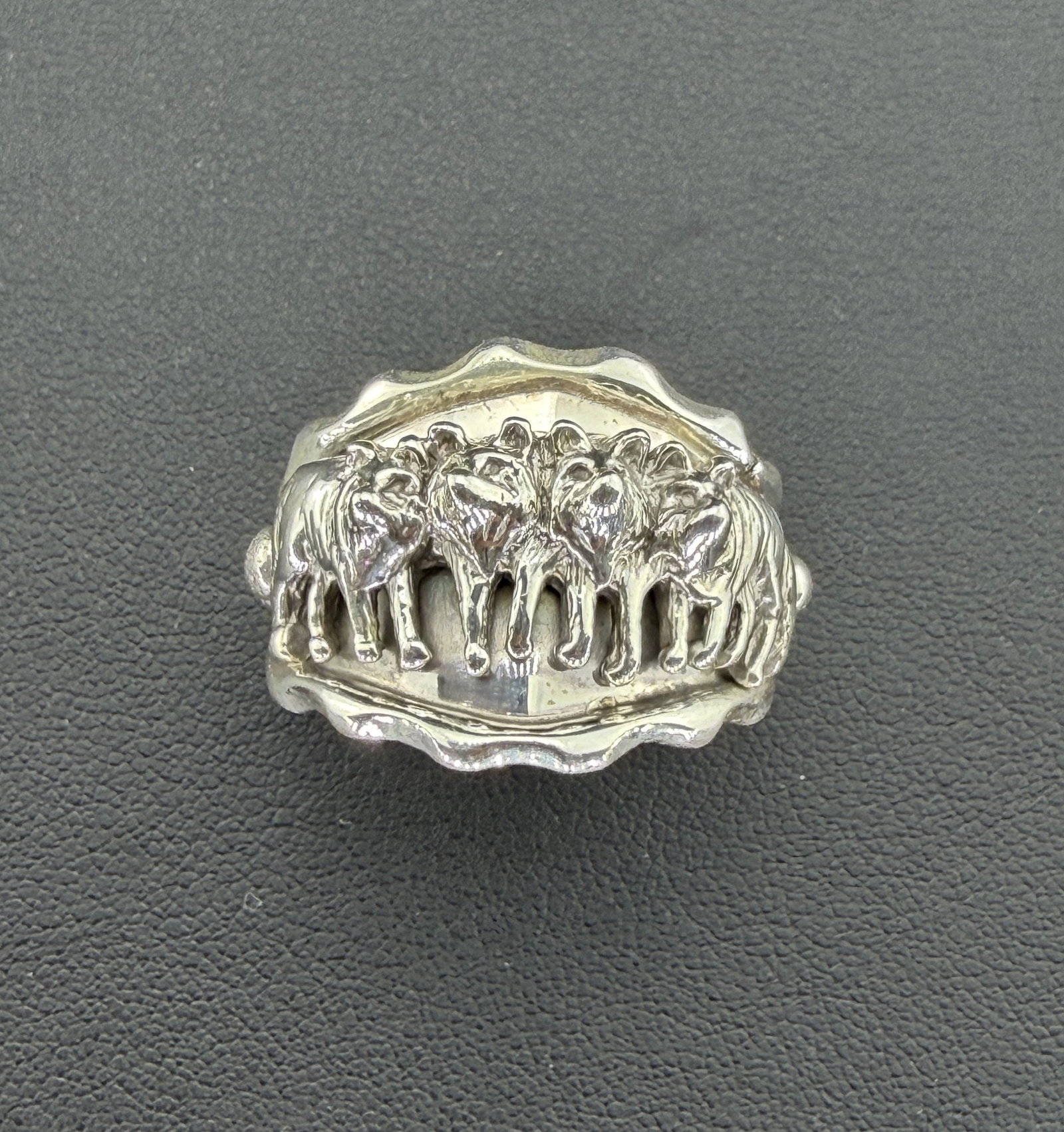 Signed Running Bear Native American Designer 925 Sterling Silver Pack Of Wolves Ring Brand New