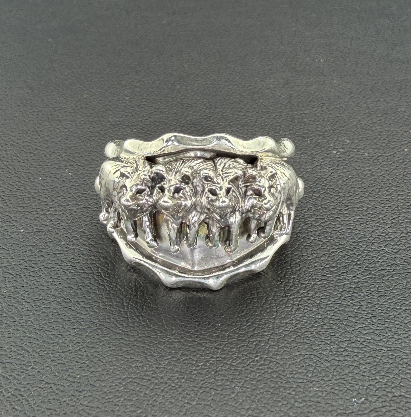 Signed Running Bear Native American Designer 925 Sterling Silver Pack Of Wolves Ring Brand New
