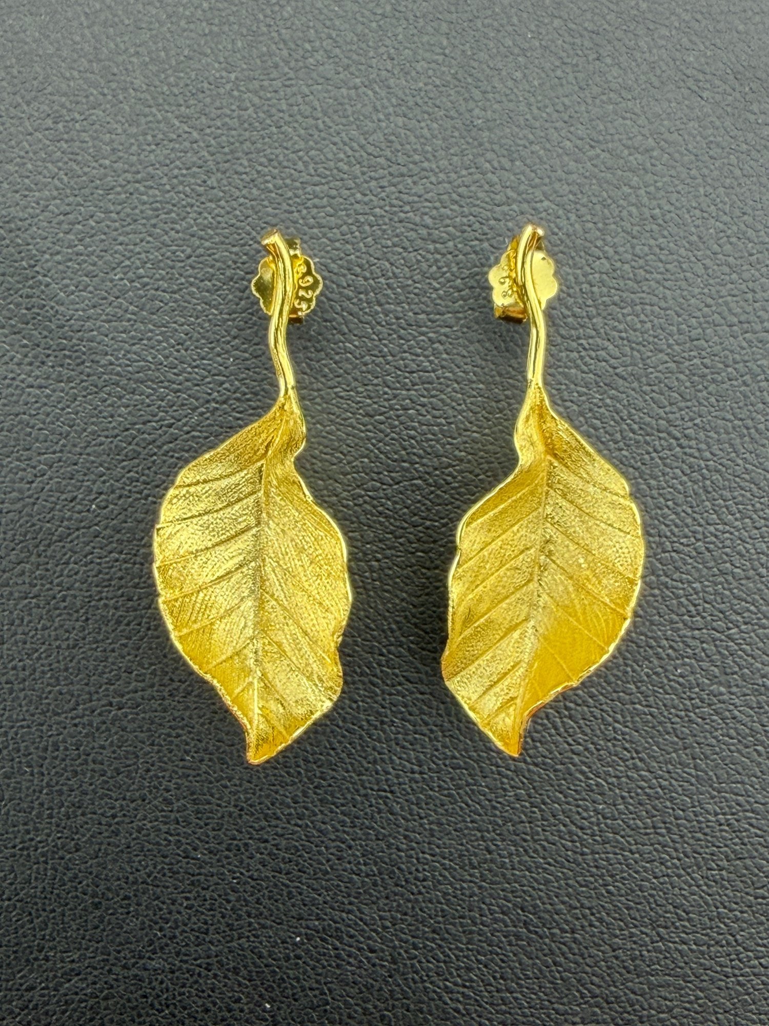Stud Earrings Brand New Solid 925 Sterling Silver Stamped Gold Electroplated: Please refer to the title and photos for the item description and condition. If you have any questions, please do not hesitate to contact us before placing your bid.We offer combined in-house shipping