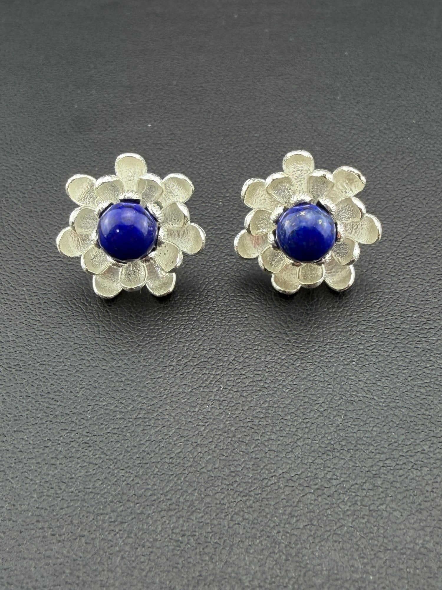 Lapis Lazuli Stud Earrings Brand New Solid 925 Sterling Silver Stamped Gold Electroplated: Please refer to the title and photos for the item description and condition. If you have any questions, please do not hesitate to contact us before placing your bid.We offer combined in-house shipping
