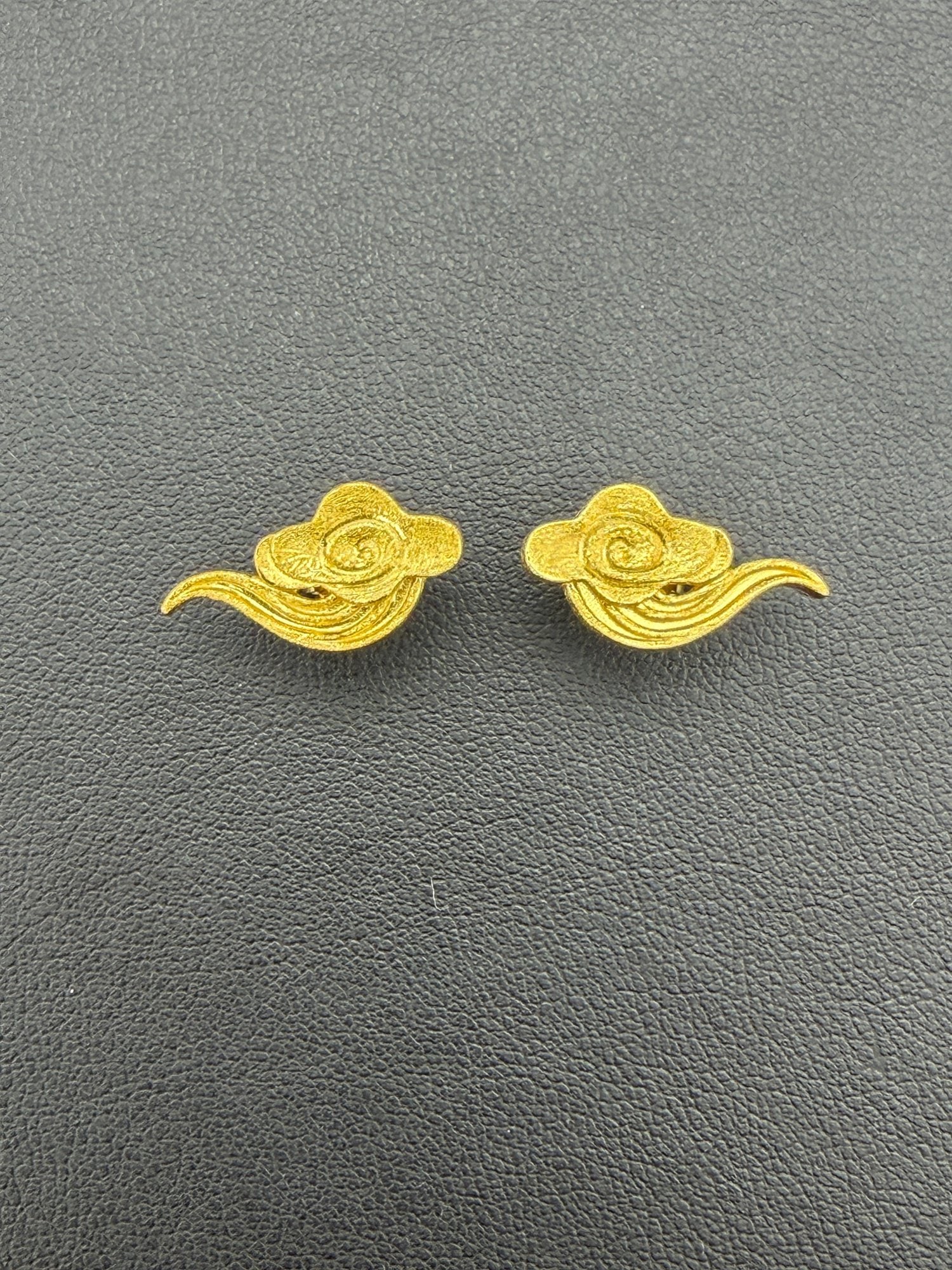 Stud Earrings Brand New Solid 925 Sterling Silver Stamped Gold Electroplated: Please refer to the title and photos for the item description and condition. If you have any questions, please do not hesitate to contact us before placing your bid.We offer combined in-house shipping