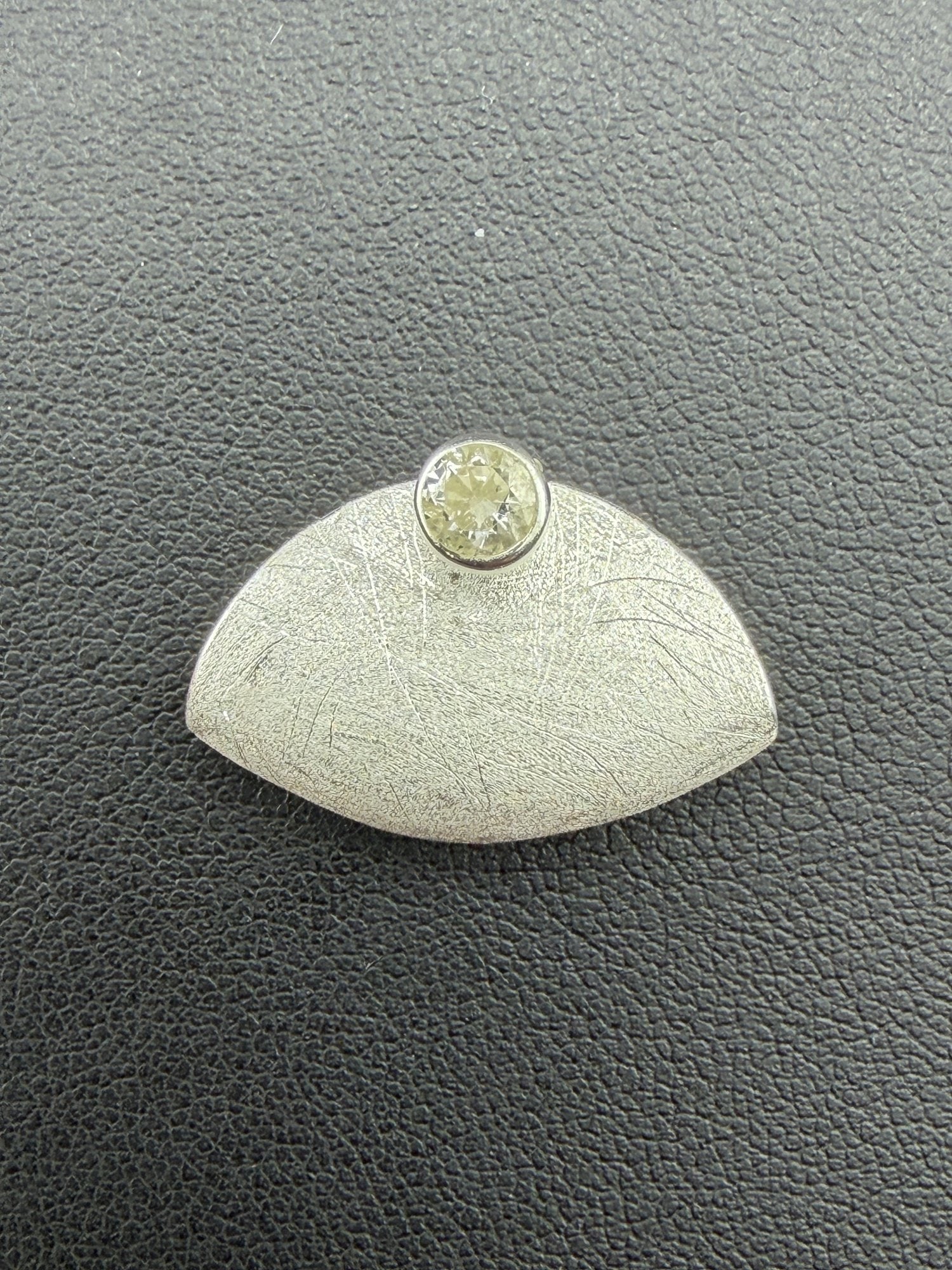Pendant Brand New Solid 925 Sterling Silver Stamped Gold Electroplated-Zirconia: Please refer to the title and photos for the item description and condition. If you have any questions, please do not hesitate to contact us before placing your bid.We offer combined in-house shipping