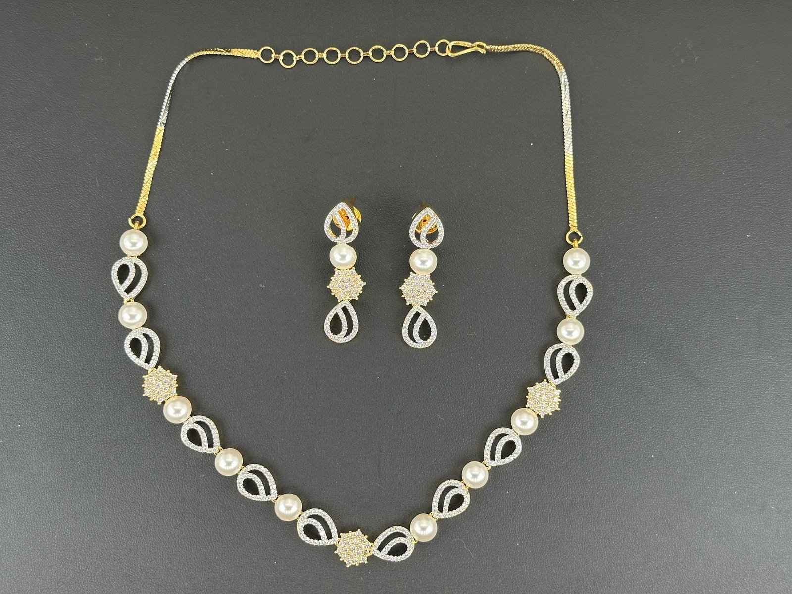 Brand New Zirconia Earrings And Necklace Rhodium Plating