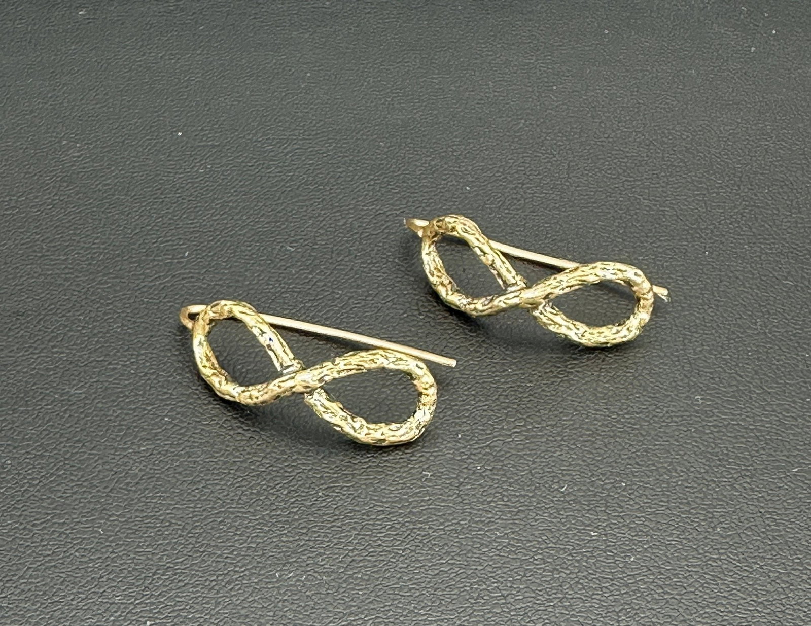 Luxurious Gold Alloy Plated Earrings