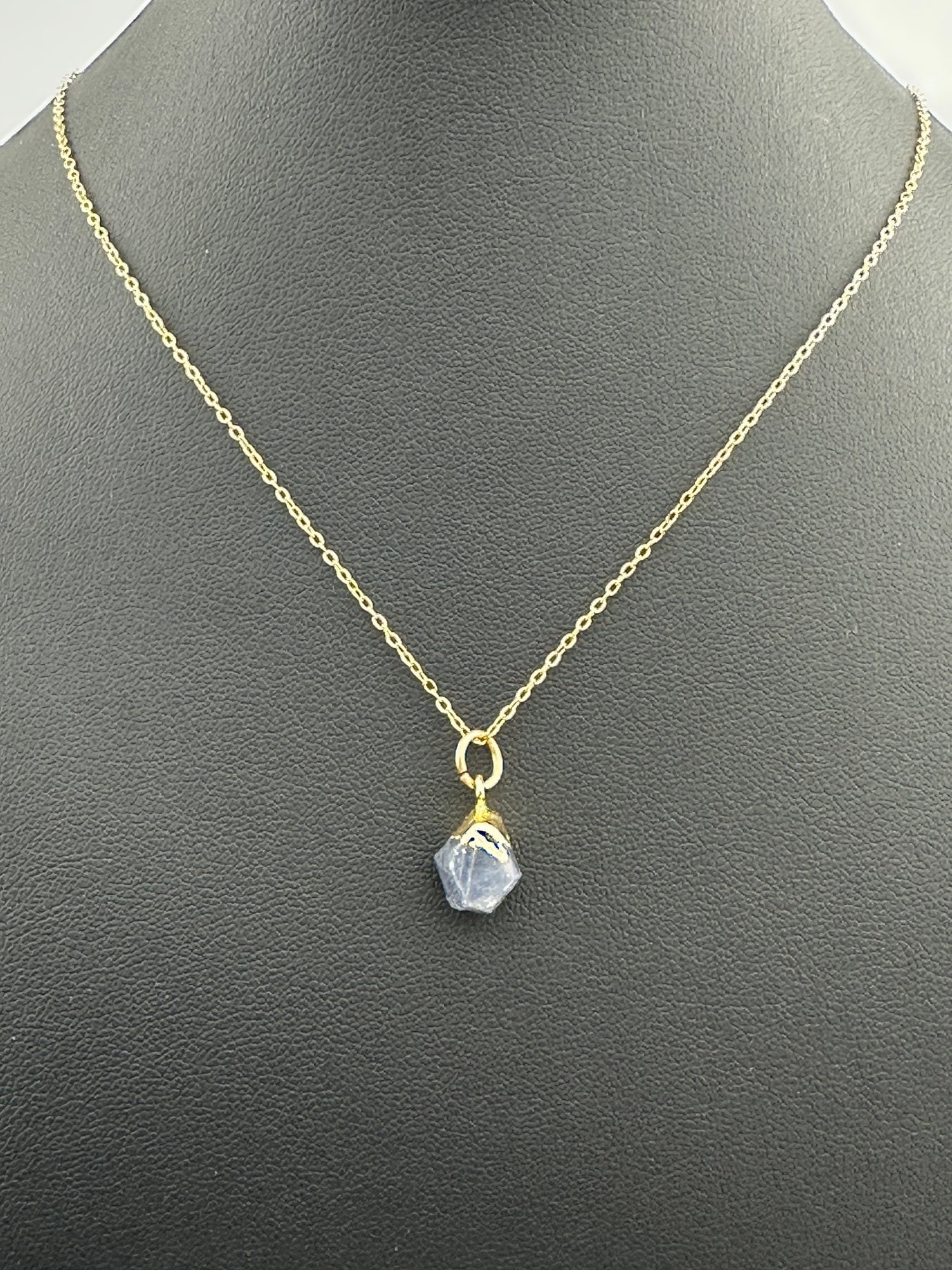 Necklace 925 Silver-Tone, Gold-Plated, Natural Raw Blue Sapphire Gemstone: Please refer to the title and photos for the item description and condition. If you have any questions, please do not hesitate to contact us before placing your bid.We offer combined in-house shipping