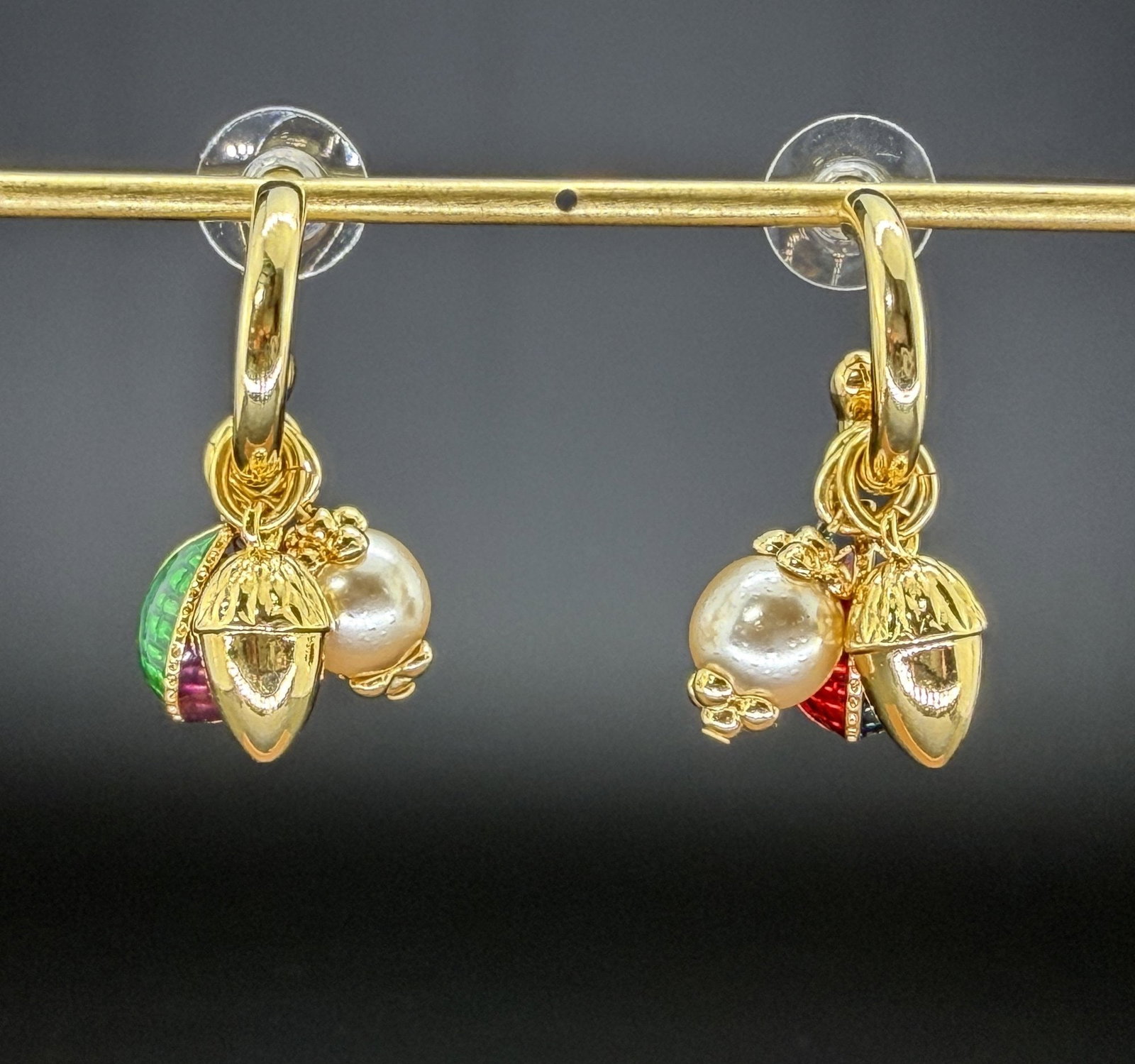 Pre-owned Joan Rivers Classics Collection Earrings: 1. Pre-owned. Joan Rivers Classics Collection EarringsAll stamps hallmarks or markings are shown as received and are for reference purposes only. Verification is the sole responsibility of the buyer.2