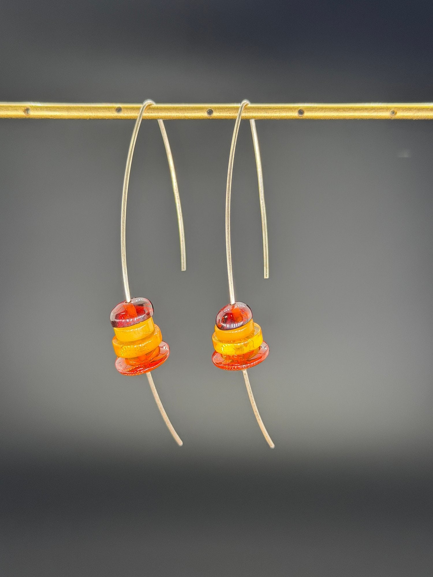 Pre-owned Amber Silver Threader Earrings: 1. Pre-owned- Amber Silver Threader EarringsAll stamps hallmarks or markings are shown as received and are for reference purposes only. Verification is the sole responsibility of the buyer.2. SKU:3. P