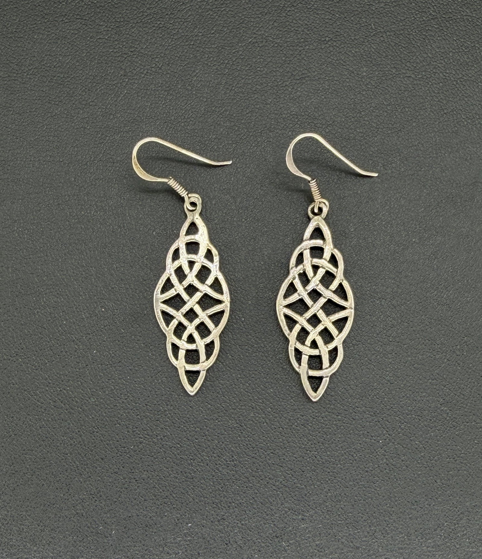 Pre-owned Vintage 925 Sterling Silver Earrings: 1. Pre-owned- Vintage 925 Sterling Silver EarringsAll stamps hallmarks or markings are shown as received and are for reference purposes only. Verification is the sole responsibility of the buyer.2. SK