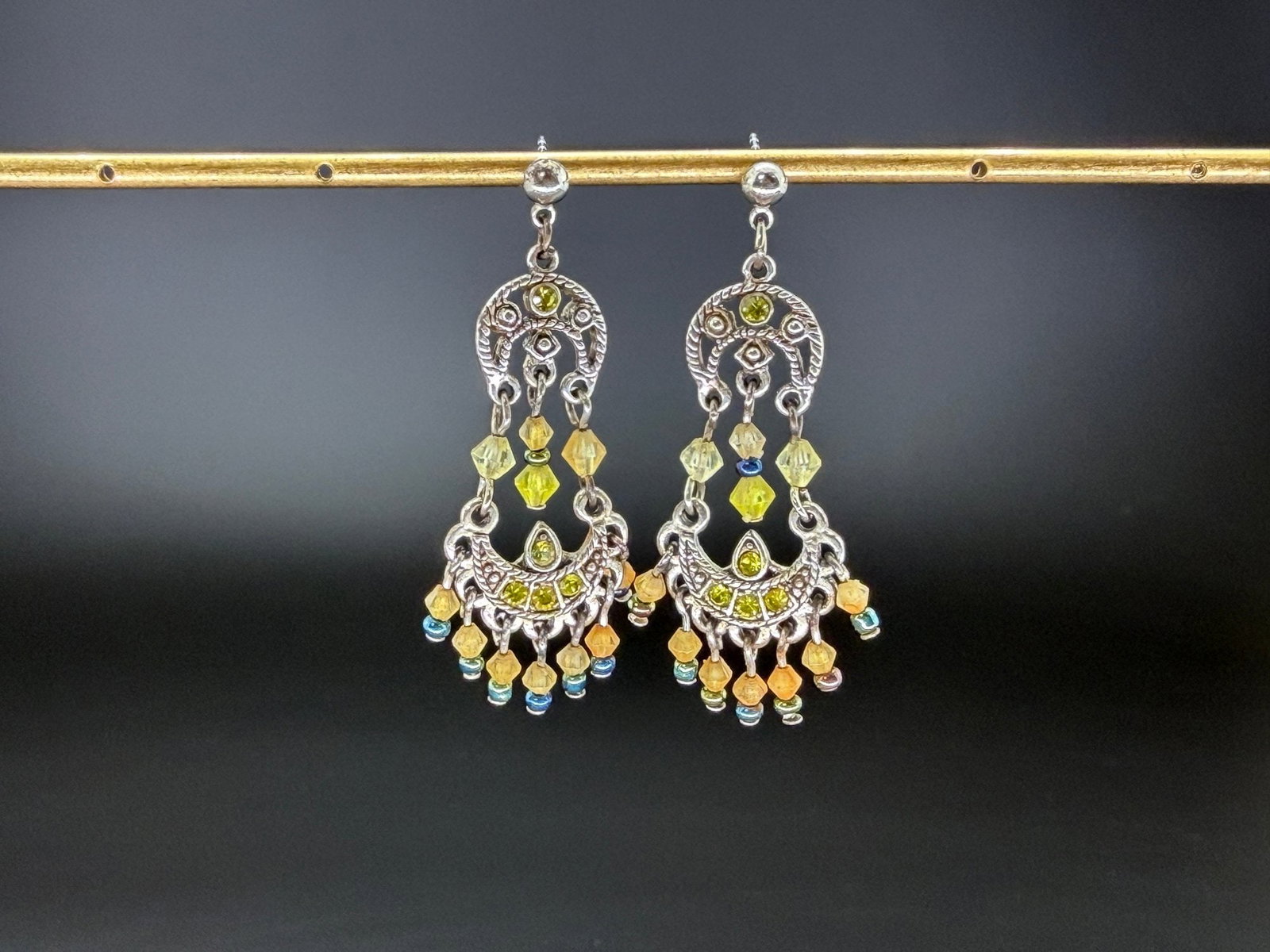 Pre-owned Vintage 925 Sterling Silver Earrings: 1. Pre-owned- Vintage 925 Sterling Silver Earrings All stamps hallmarks or markings are shown as received and are for reference purposes only. Verification is the sole responsibility of the buyer.2. S