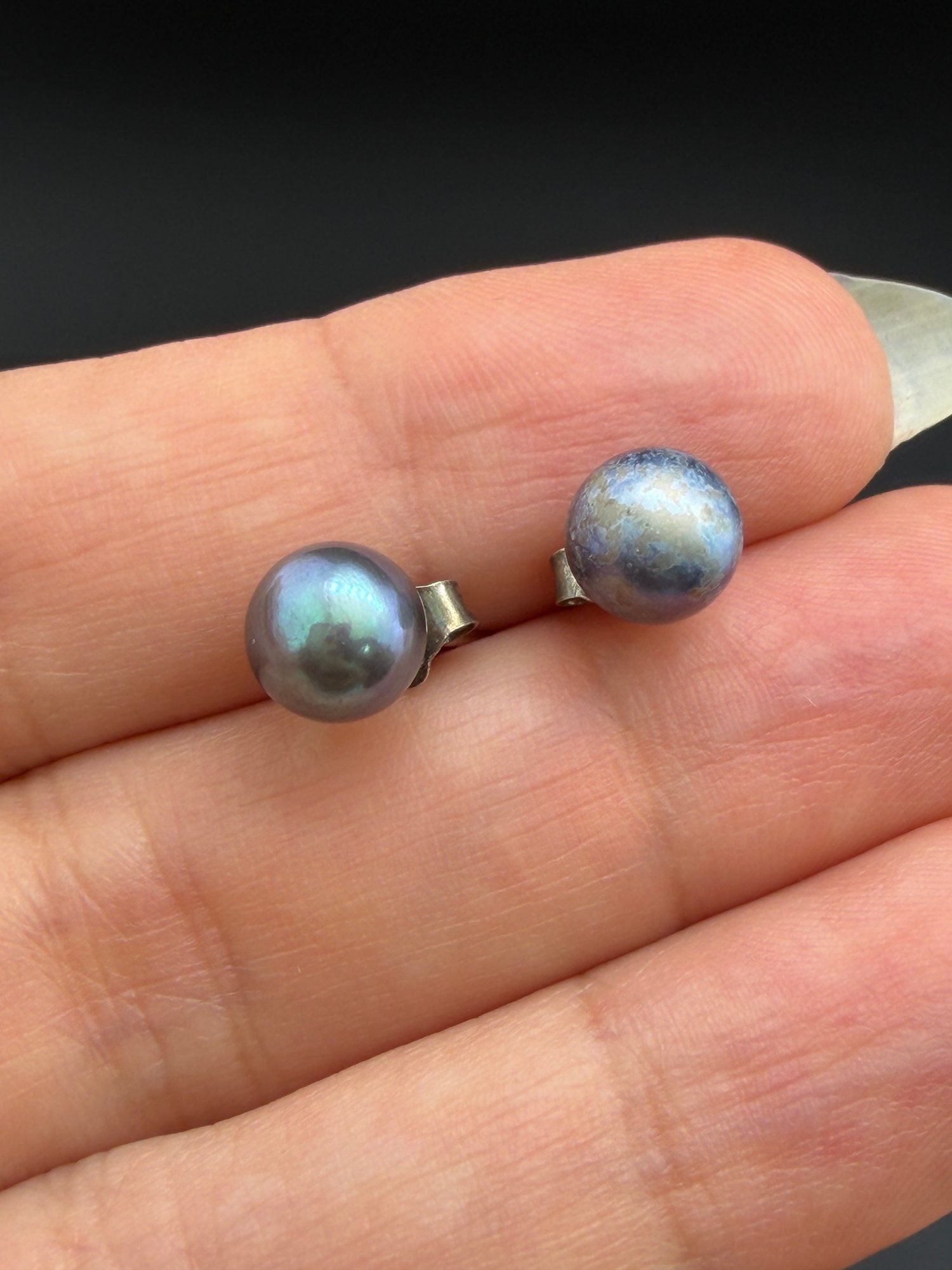 Pre-owned 925 Sterling Silver Stud Earrings: 1. Pre-owned- 925 sterling silver Stud earrings All stamps hallmarks or markings are shown as received and are for reference purposes only. Verification is the sole responsibility of the buyer.2. SKU: